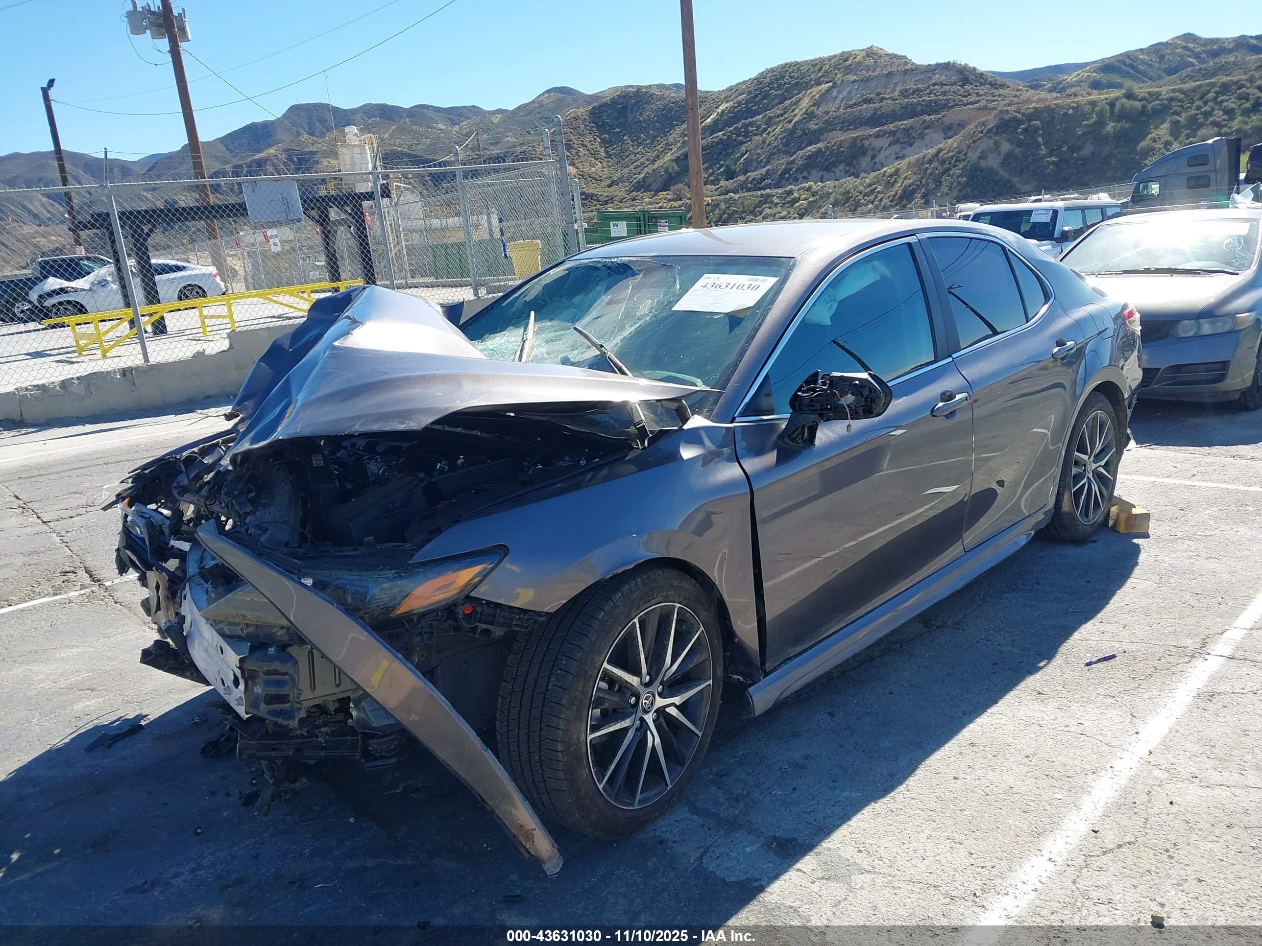 TOYOTA CAMRY image 2