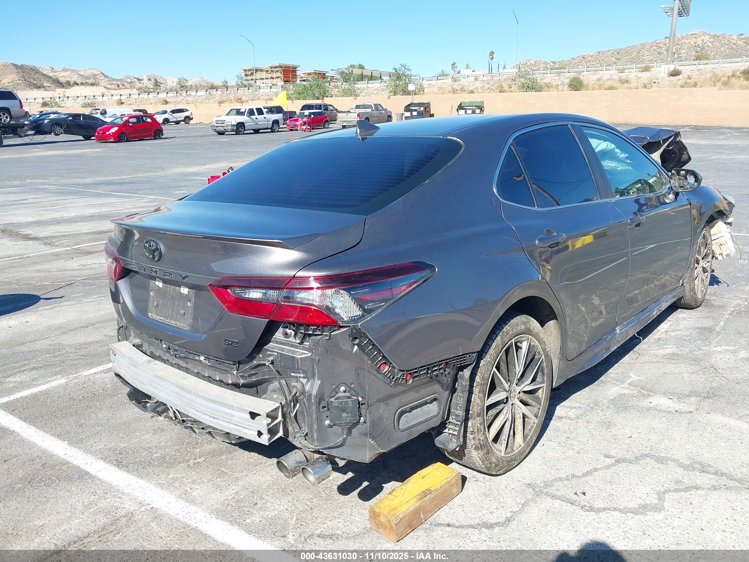 TOYOTA CAMRY image 4