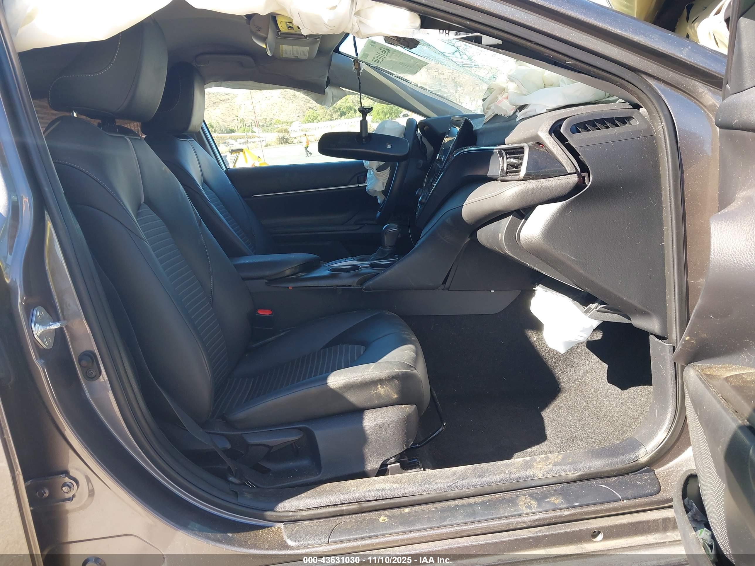 TOYOTA CAMRY image 5