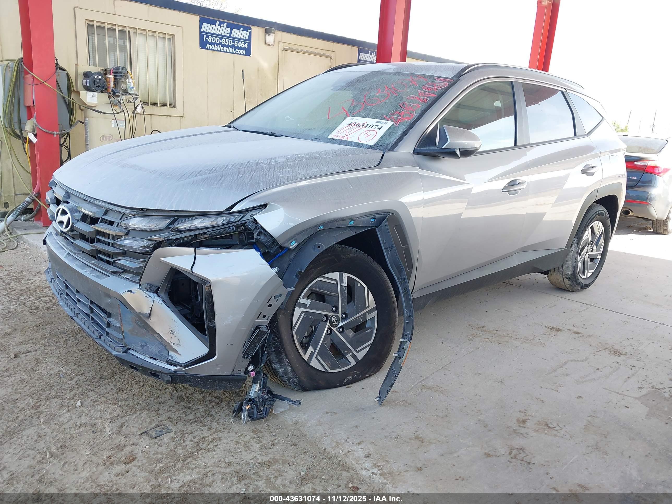 HYUNDAI TUCSON image 2