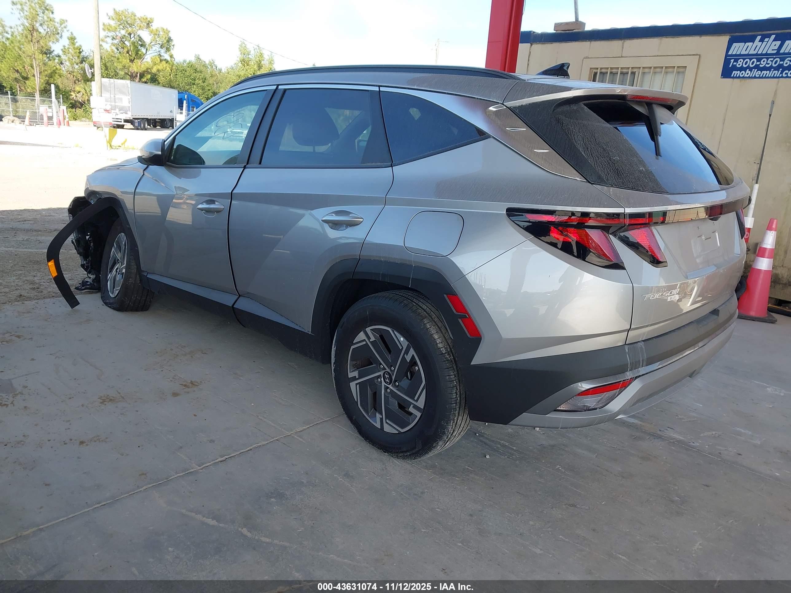 HYUNDAI TUCSON image 3