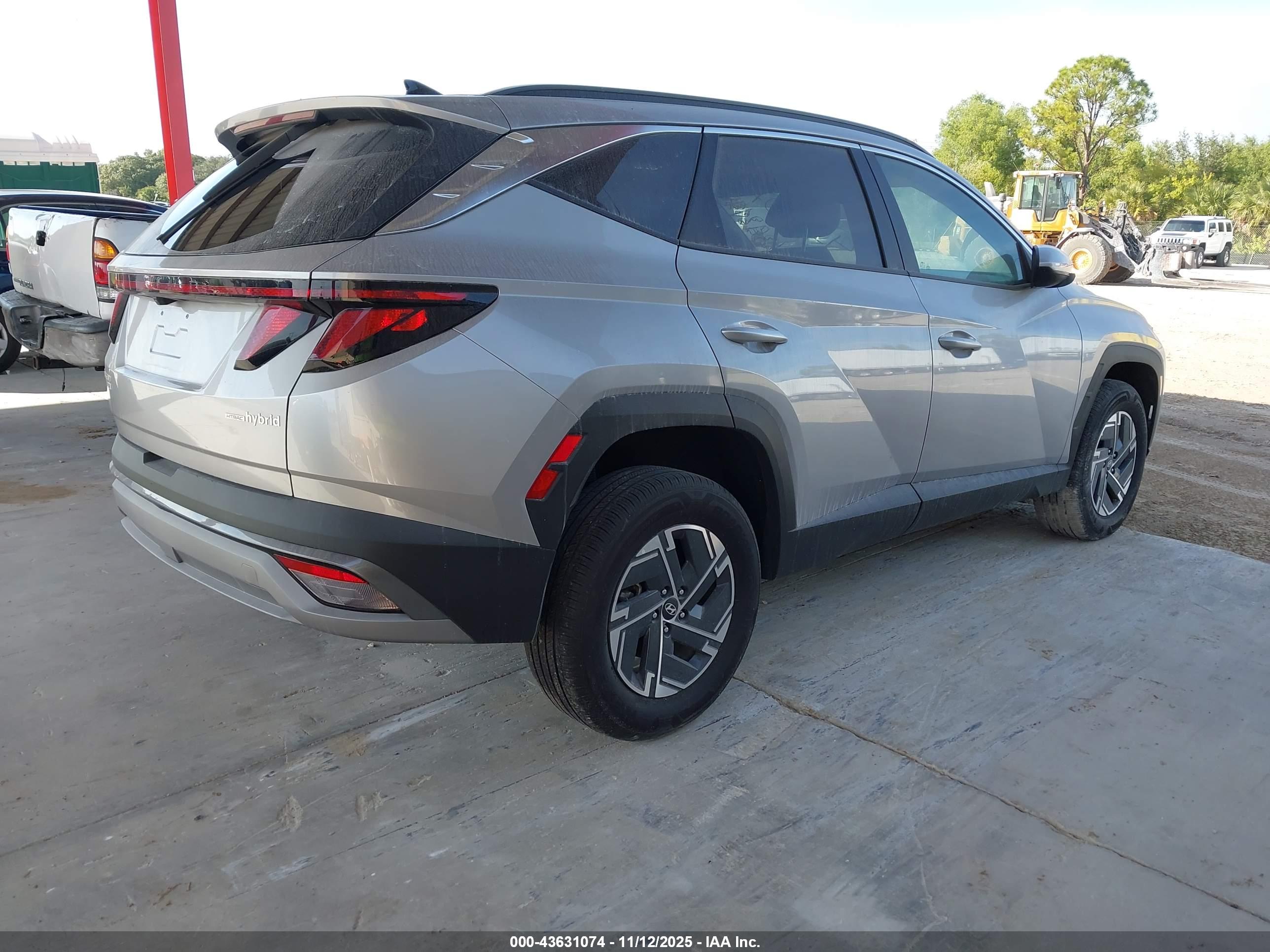 HYUNDAI TUCSON image 4