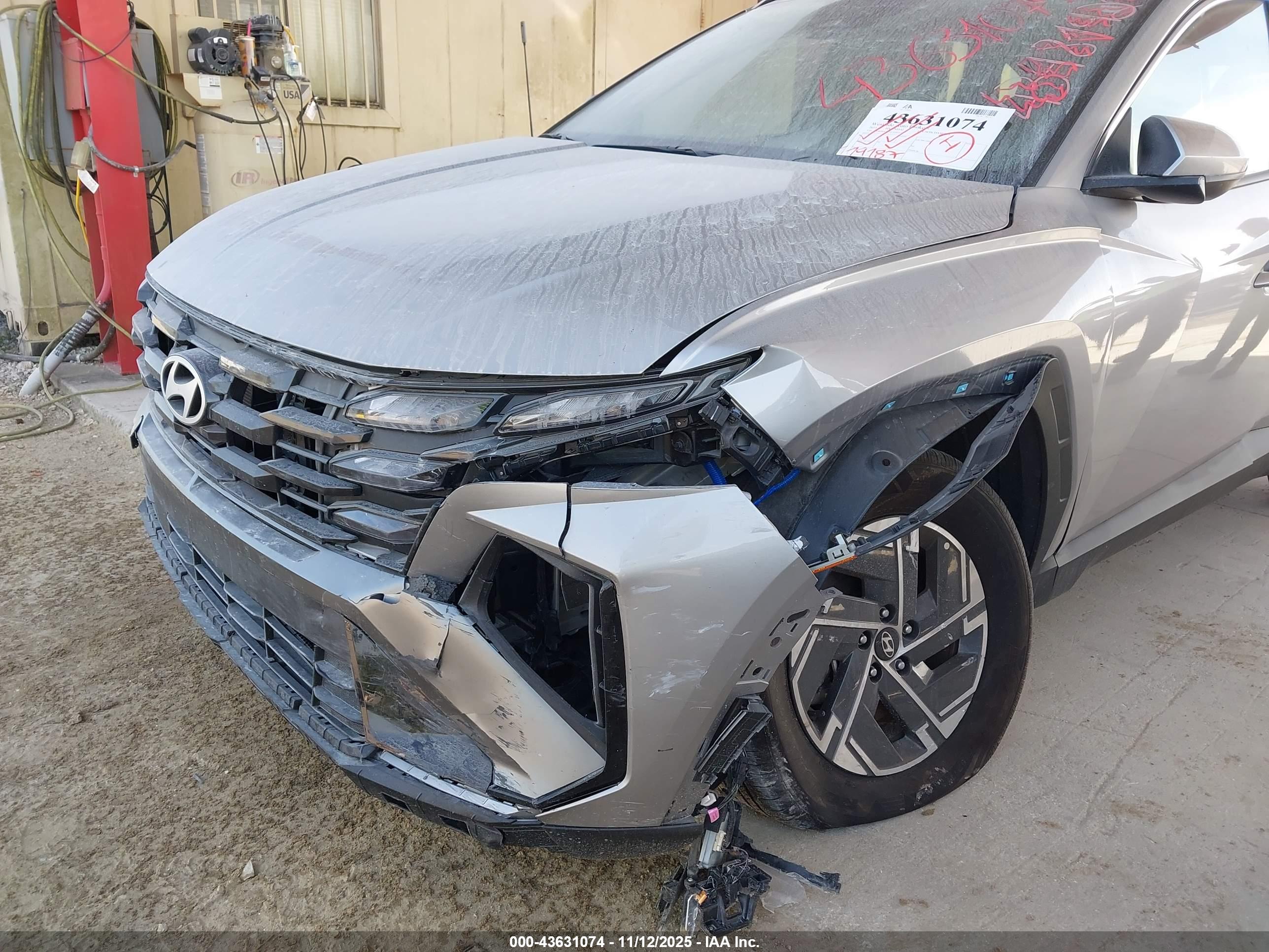 HYUNDAI TUCSON image 6
