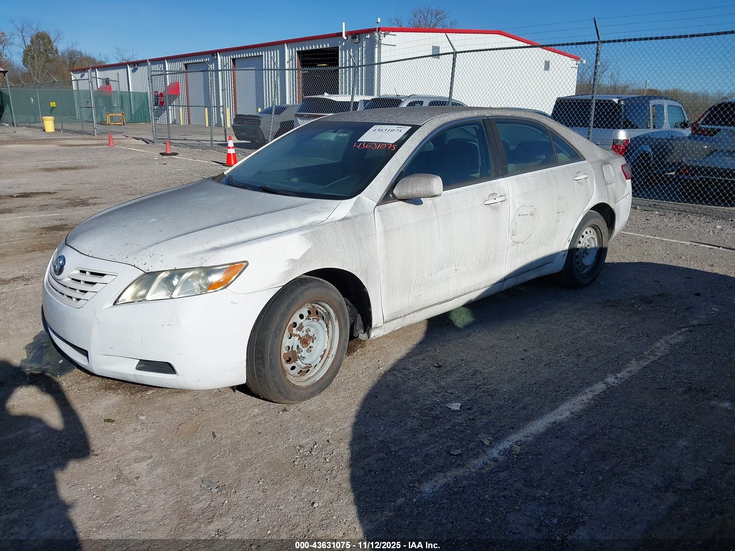 TOYOTA CAMRY image 2