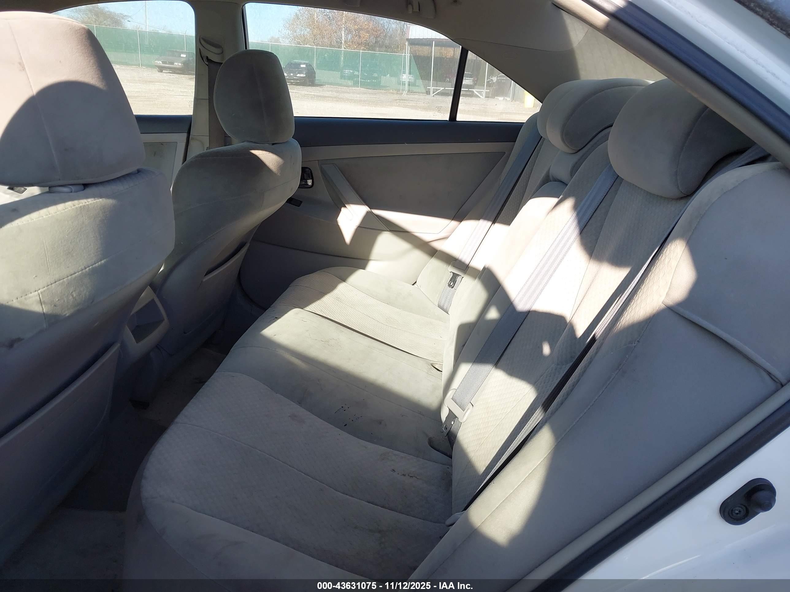 TOYOTA CAMRY image 8