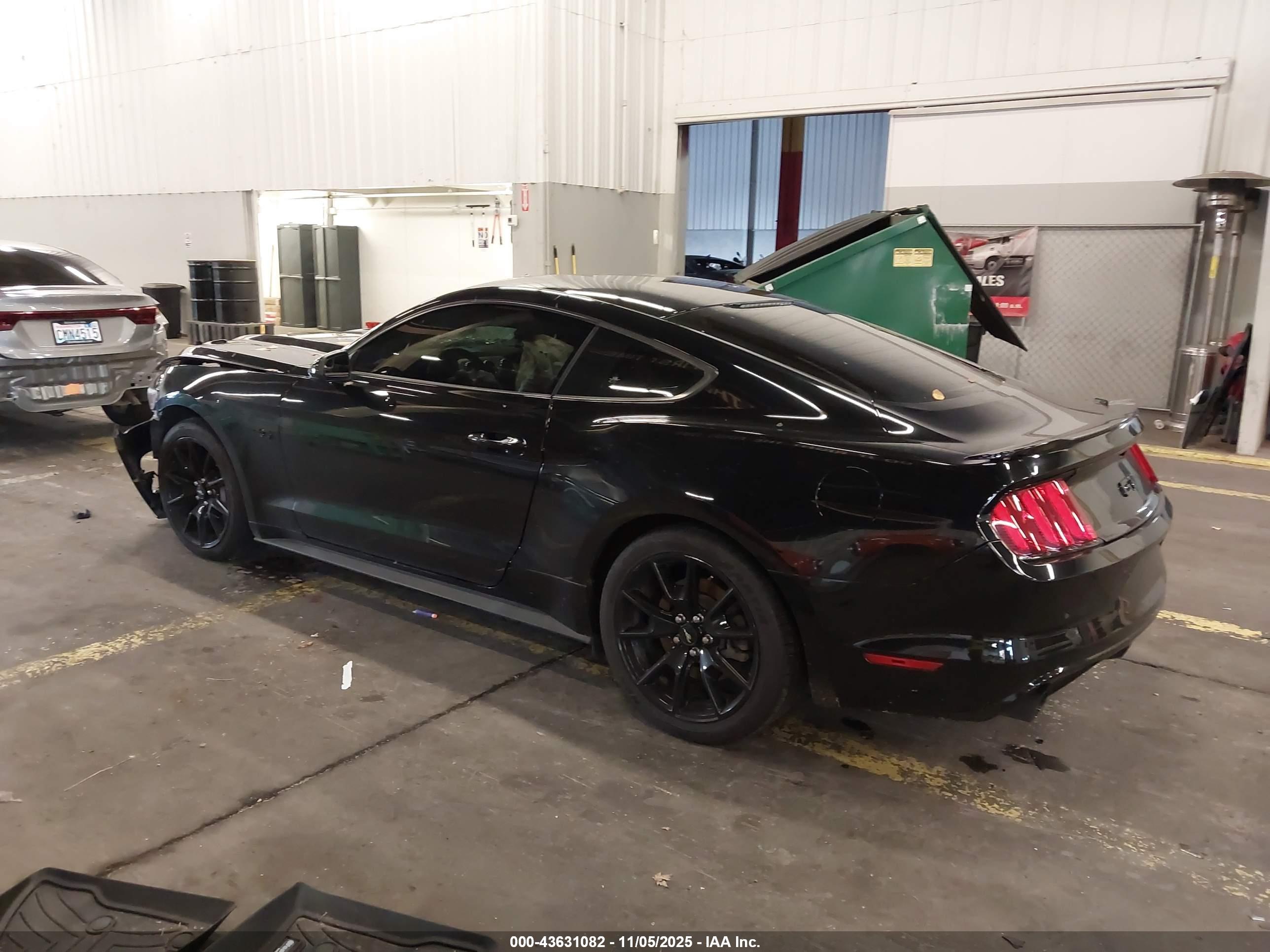 FORD MUSTANG image 3
