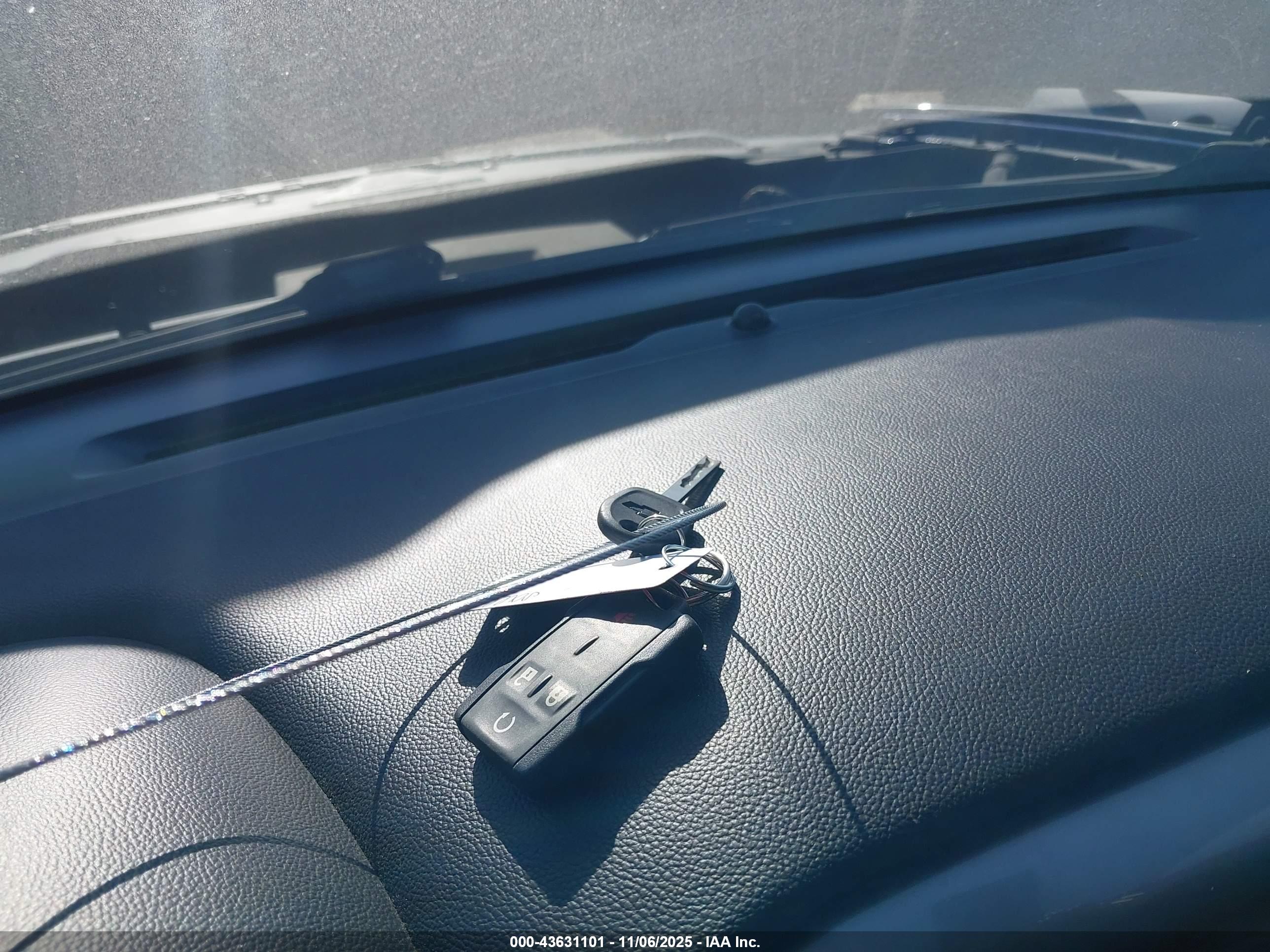 CHEVROLET SILVERADO image 11