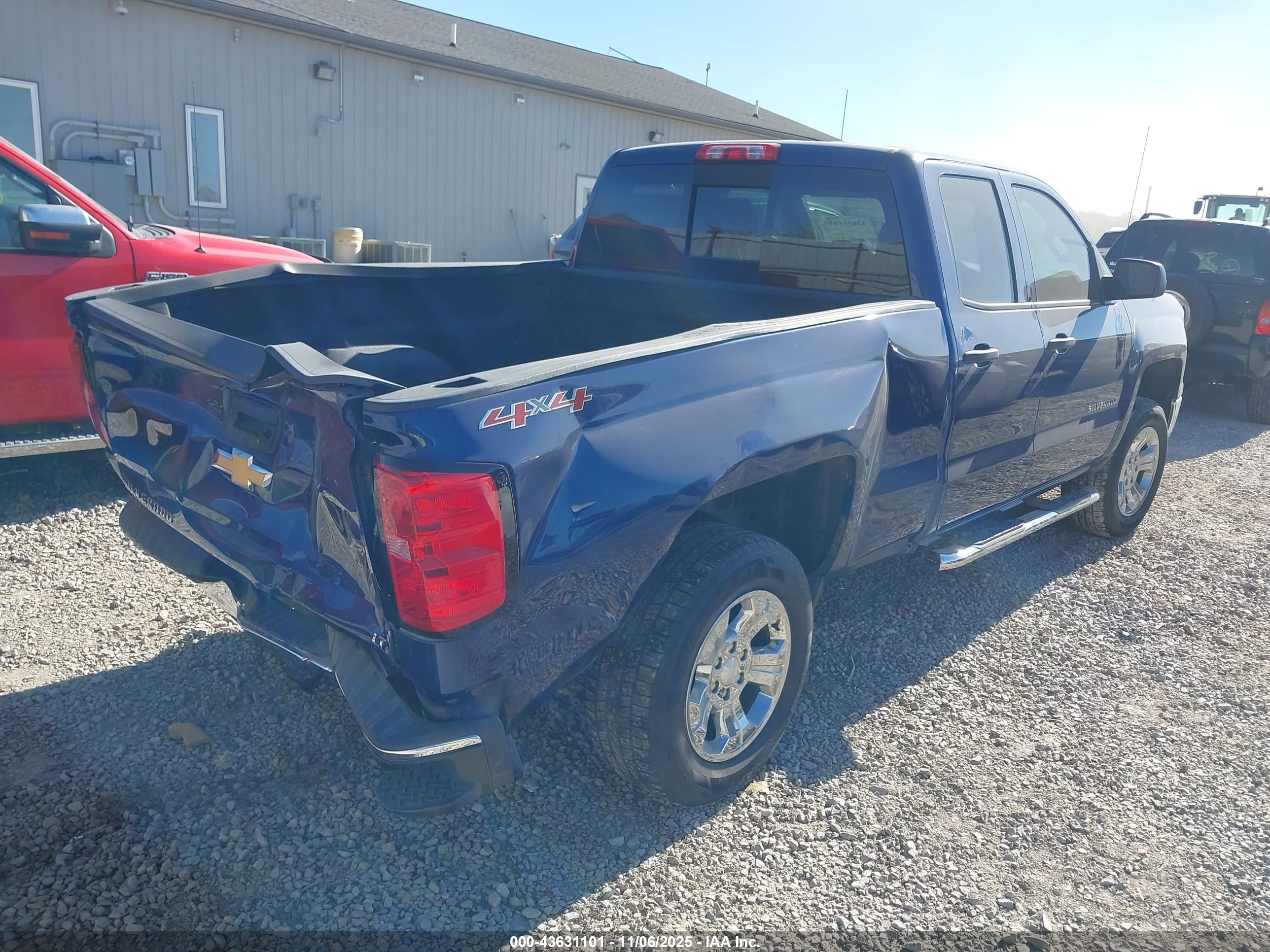 CHEVROLET SILVERADO image 4