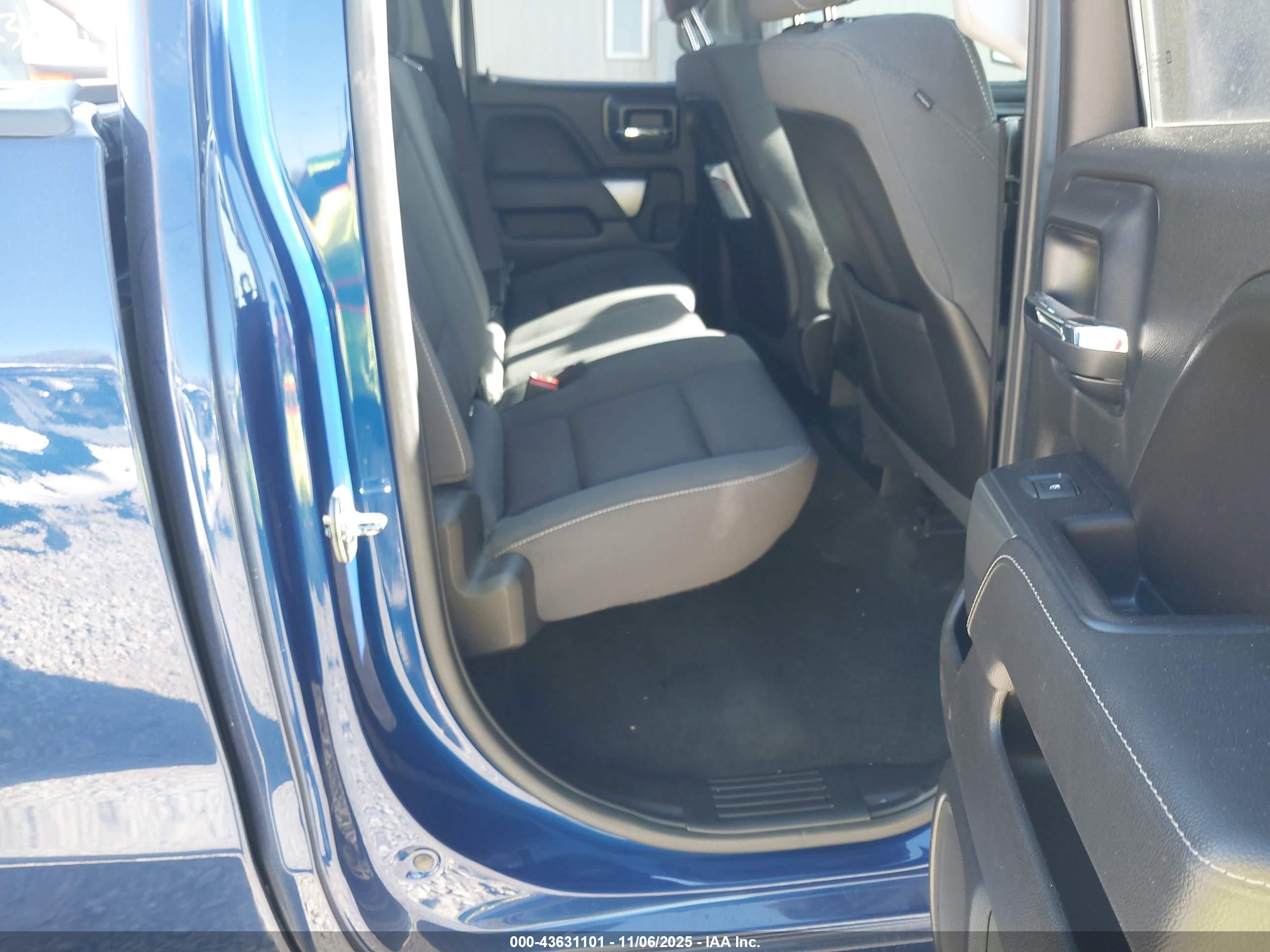 CHEVROLET SILVERADO image 8
