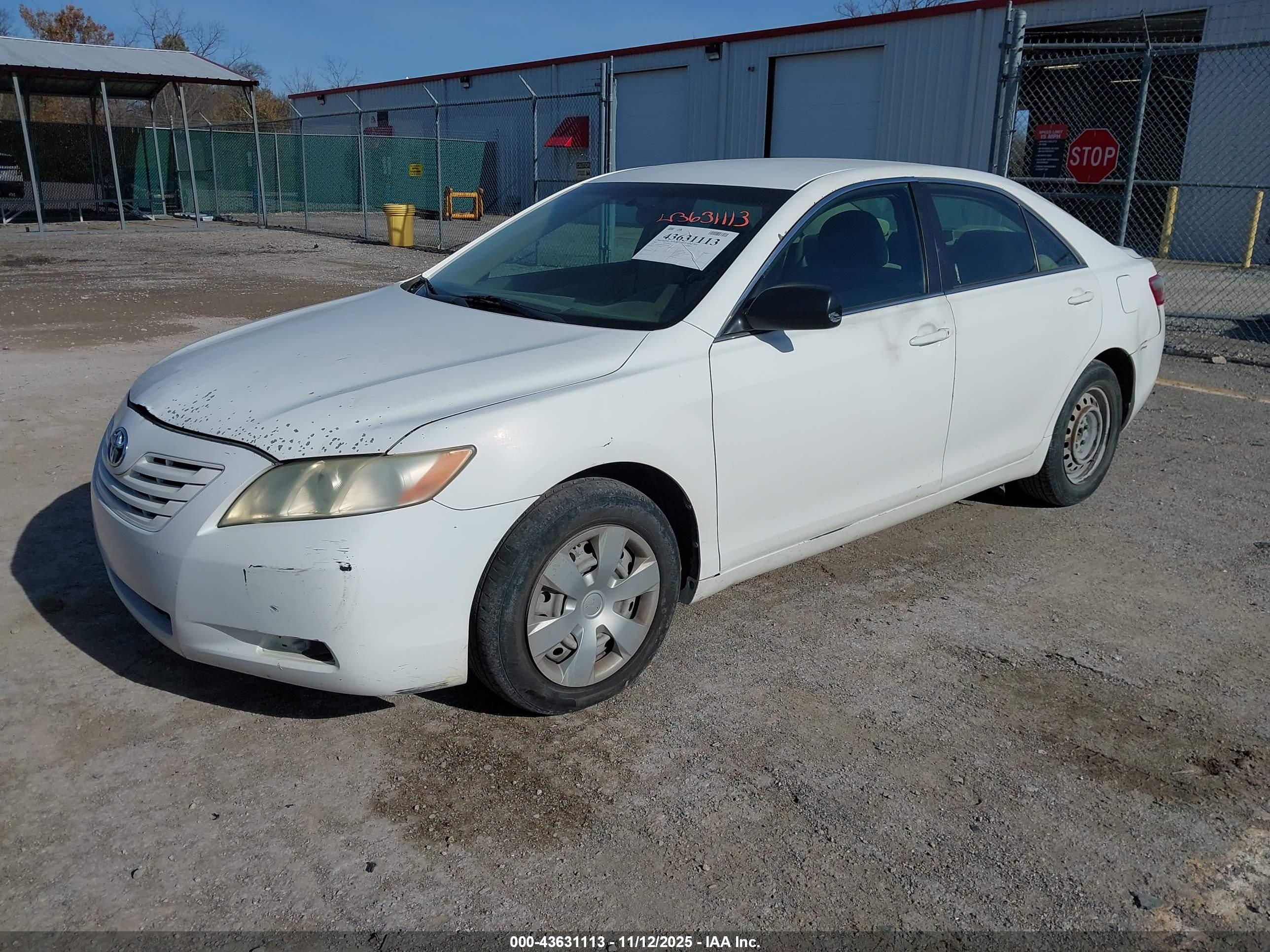 TOYOTA CAMRY image 2