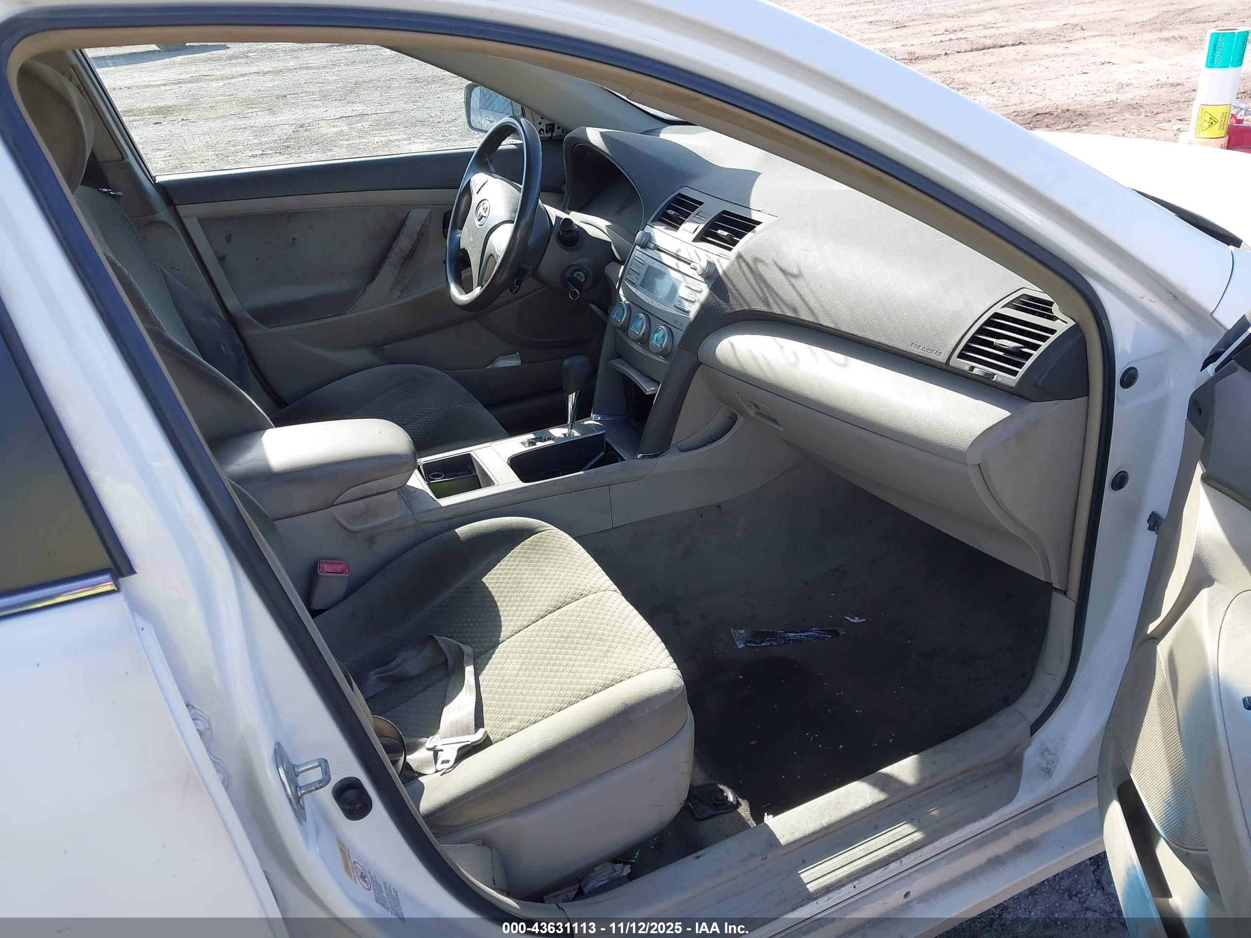 TOYOTA CAMRY image 5