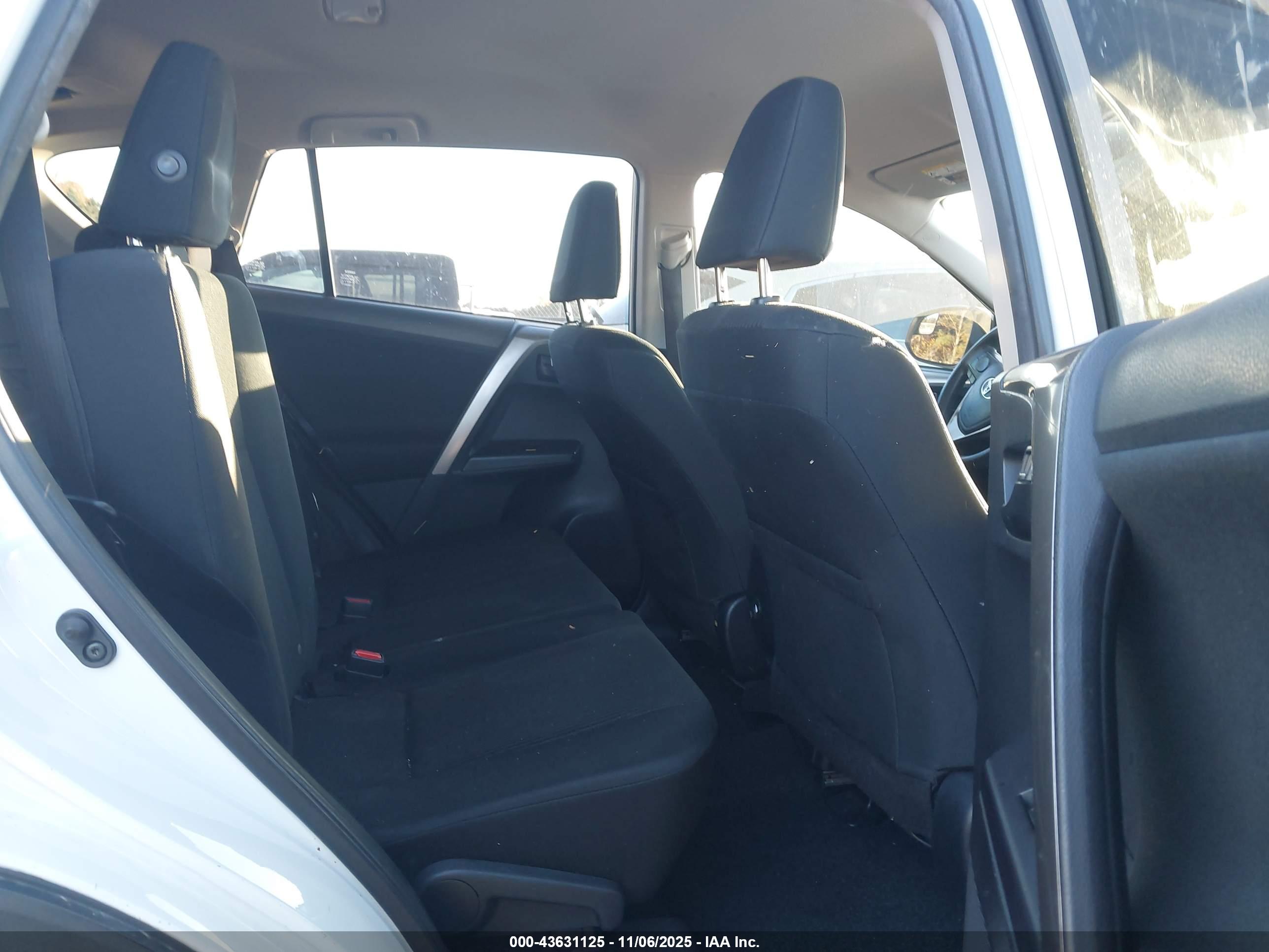 TOYOTA RAV4 image 8