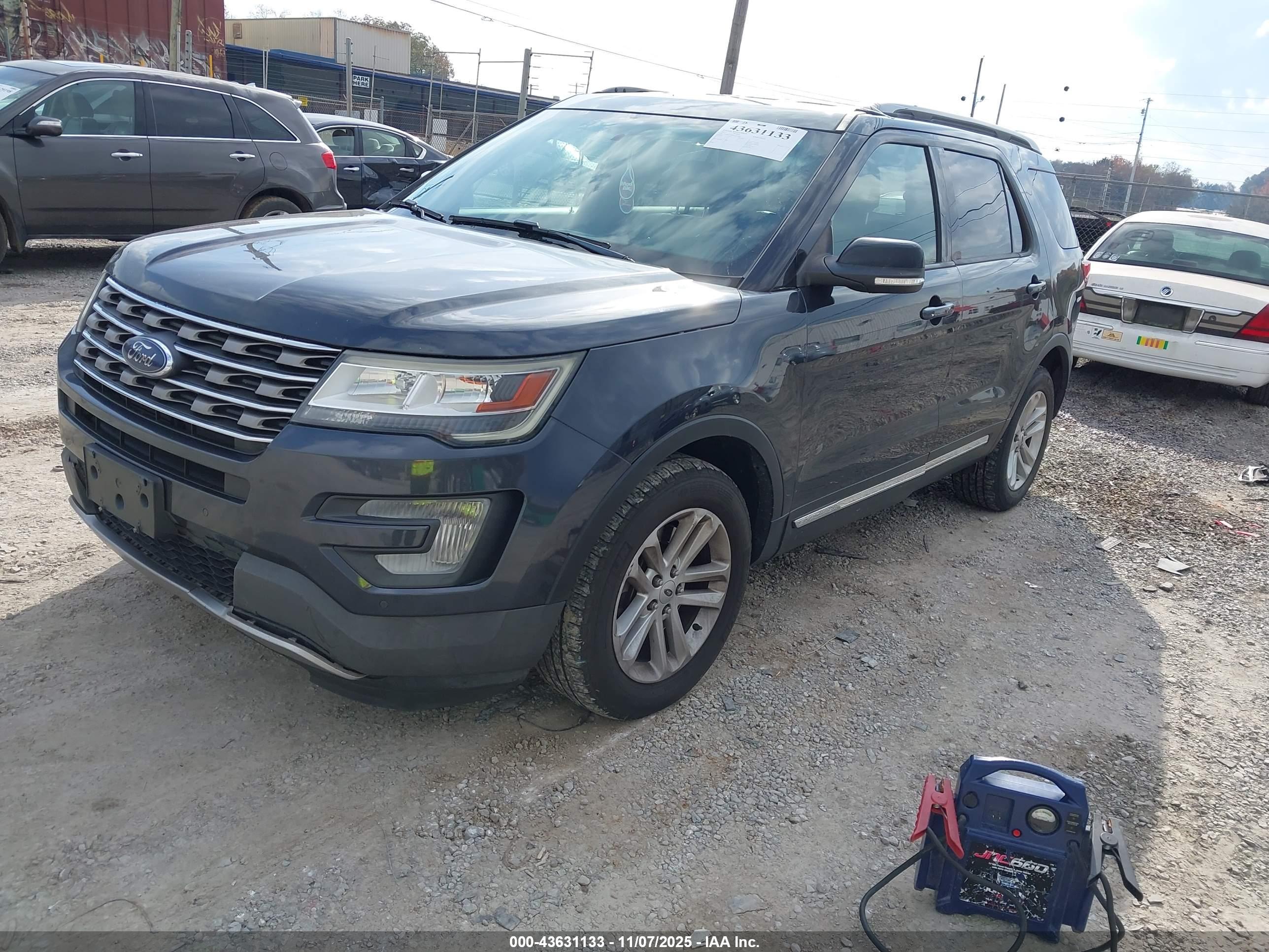FORD EXPLORER image 2