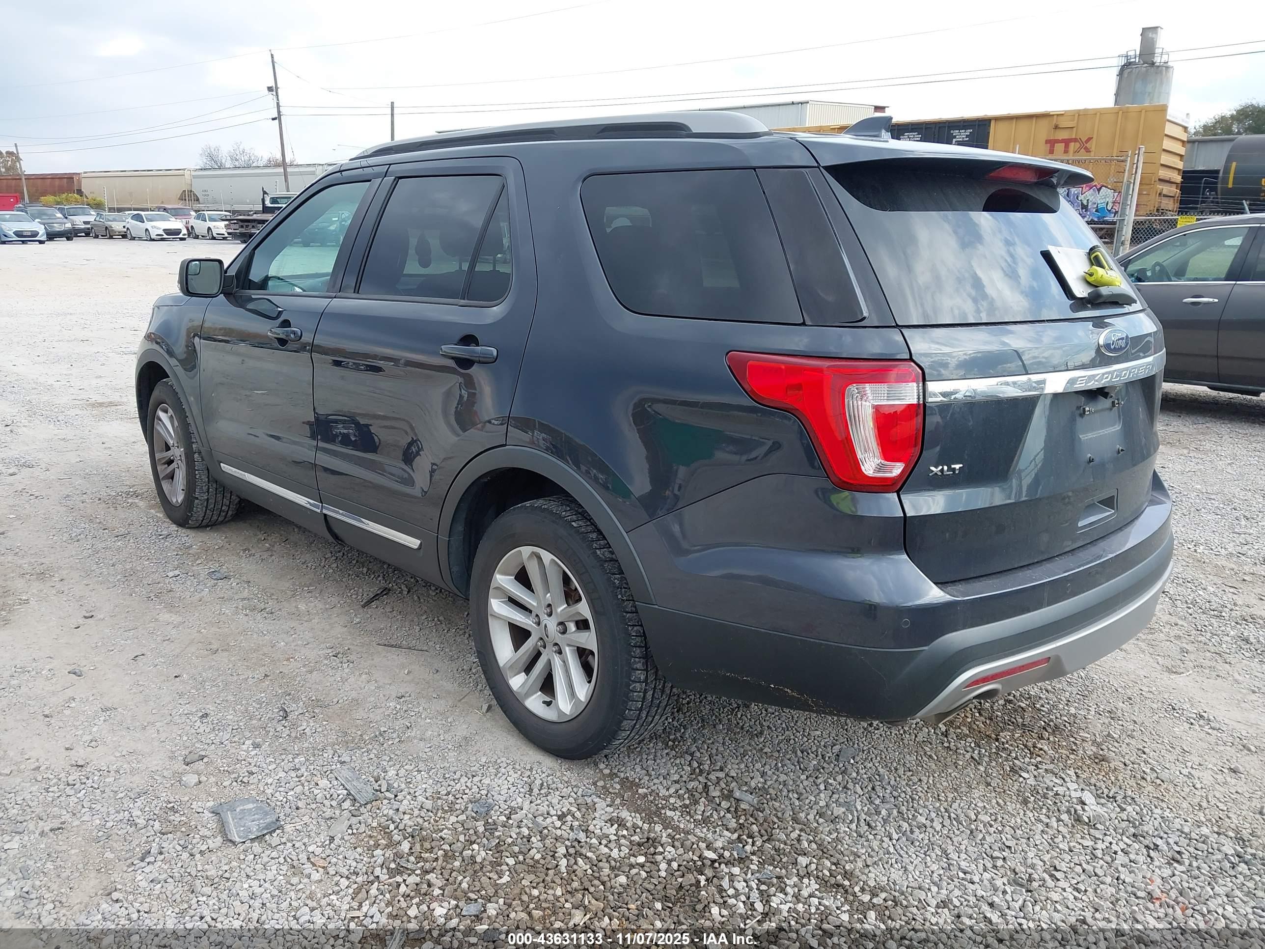 FORD EXPLORER image 3