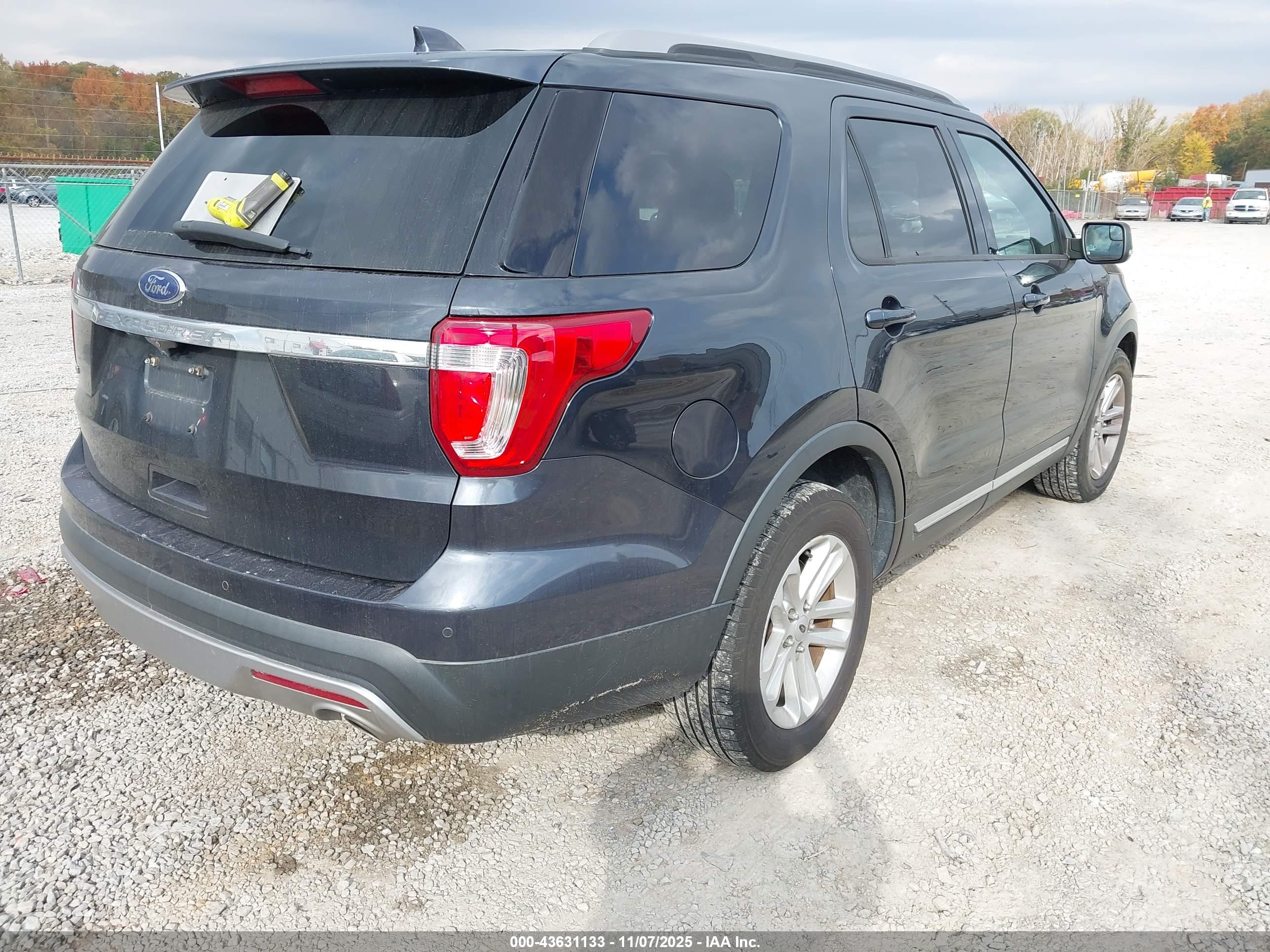 FORD EXPLORER image 4