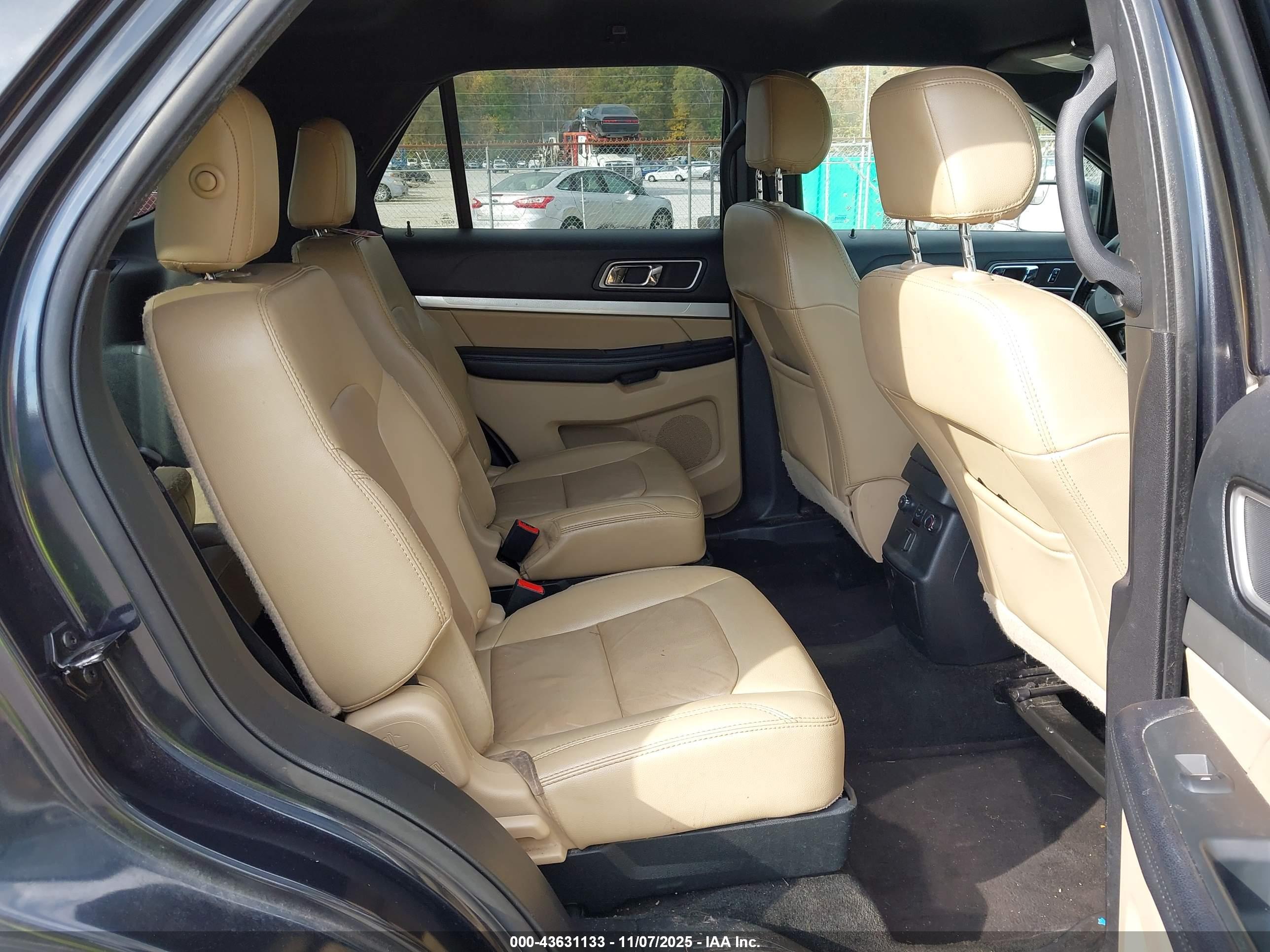 FORD EXPLORER image 8