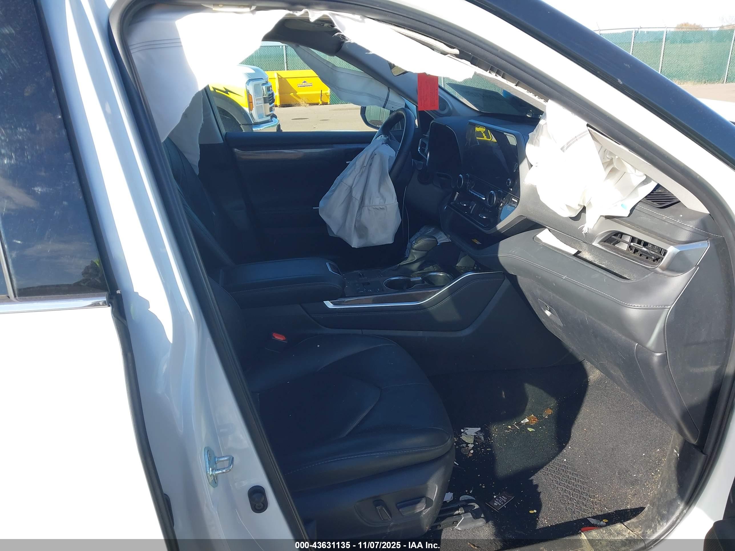 TOYOTA HIGHLANDER image 5