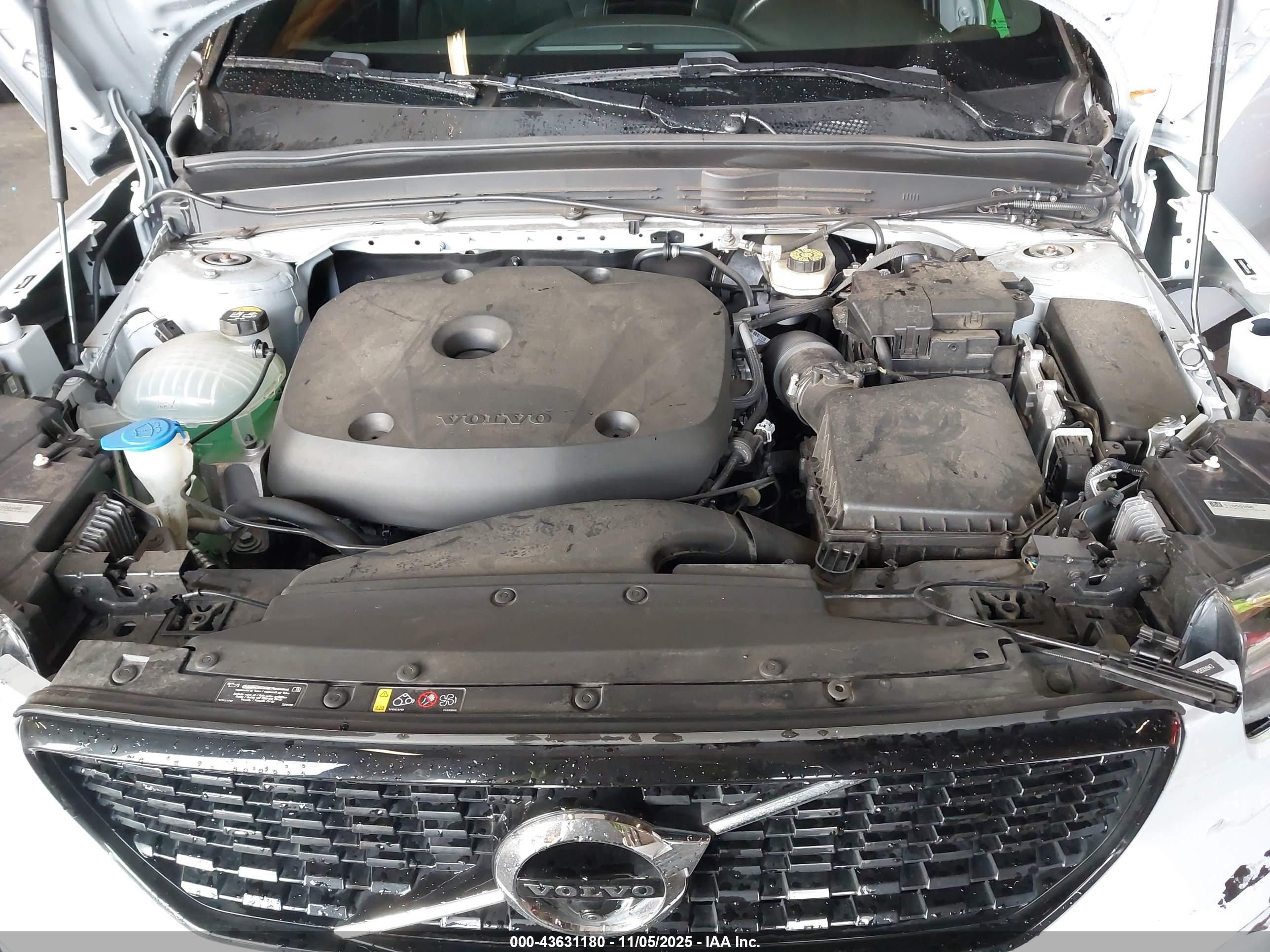 VOLVO XC40 image 10
