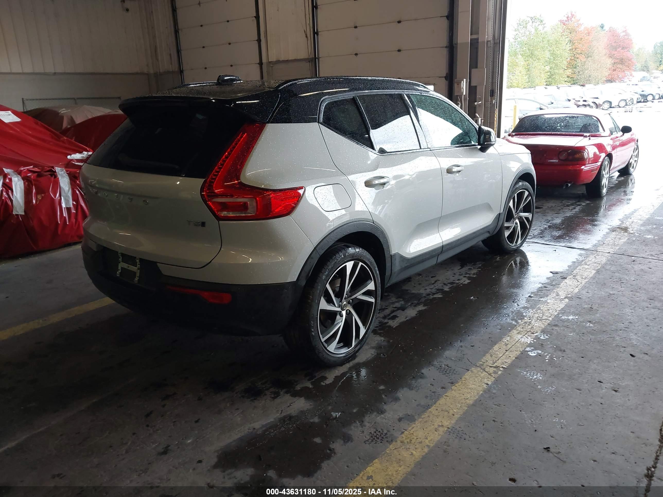 VOLVO XC40 image 4
