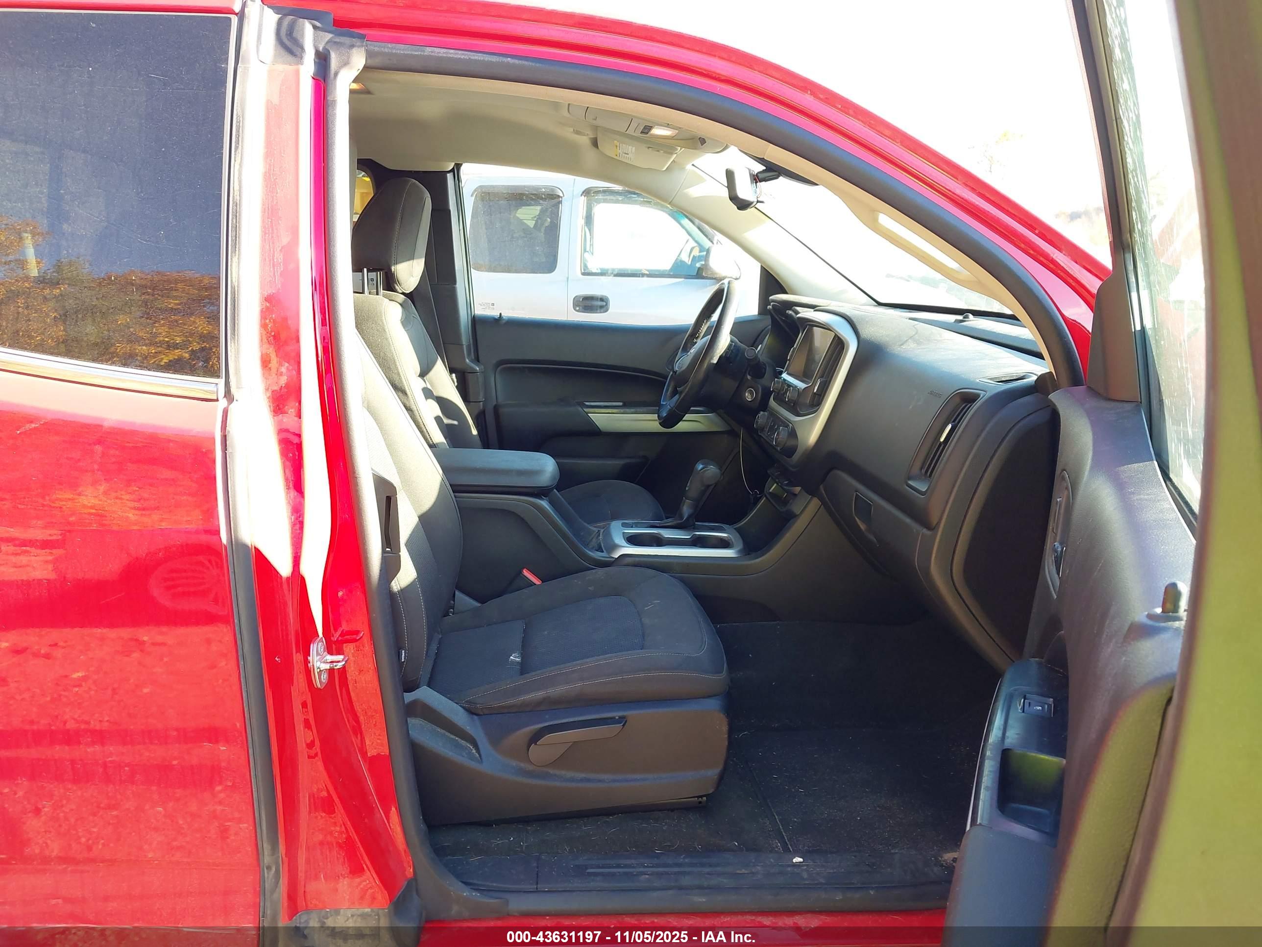 CHEVROLET COLORADO image 5