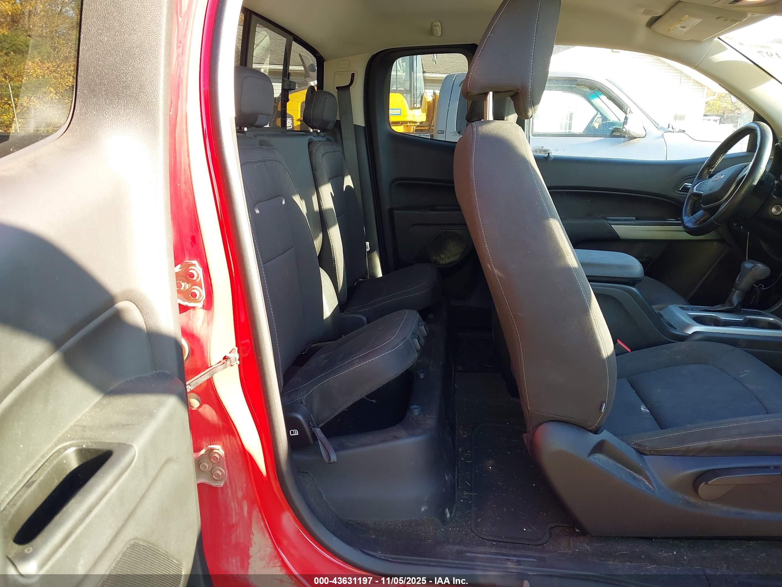 CHEVROLET COLORADO image 8