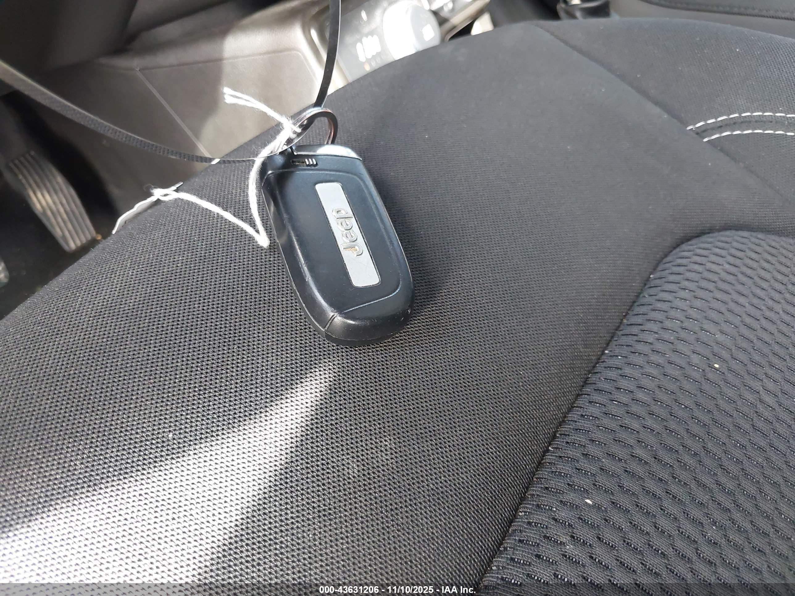 JEEP RENEGADE image 11