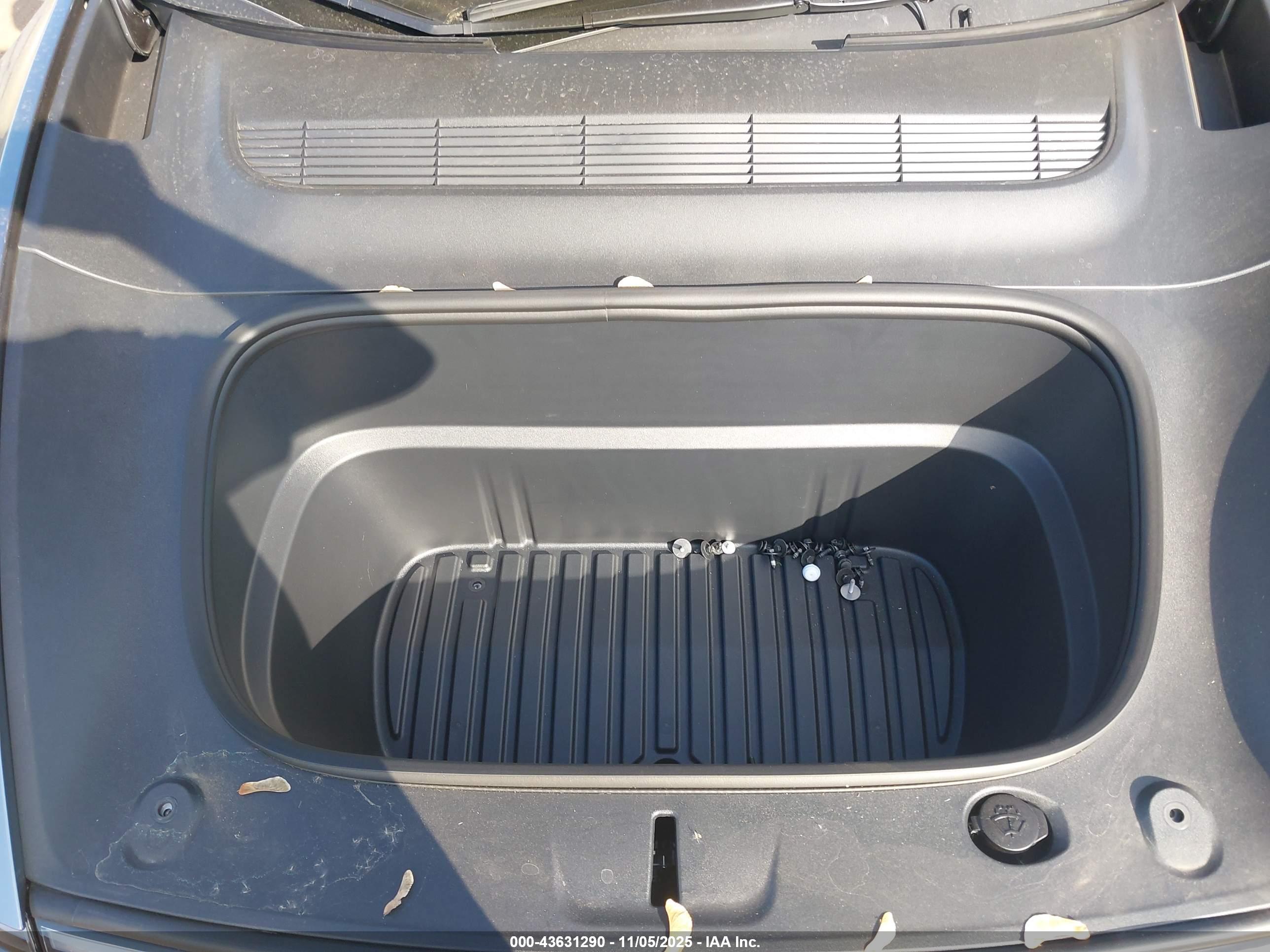TESLA MODEL image 10