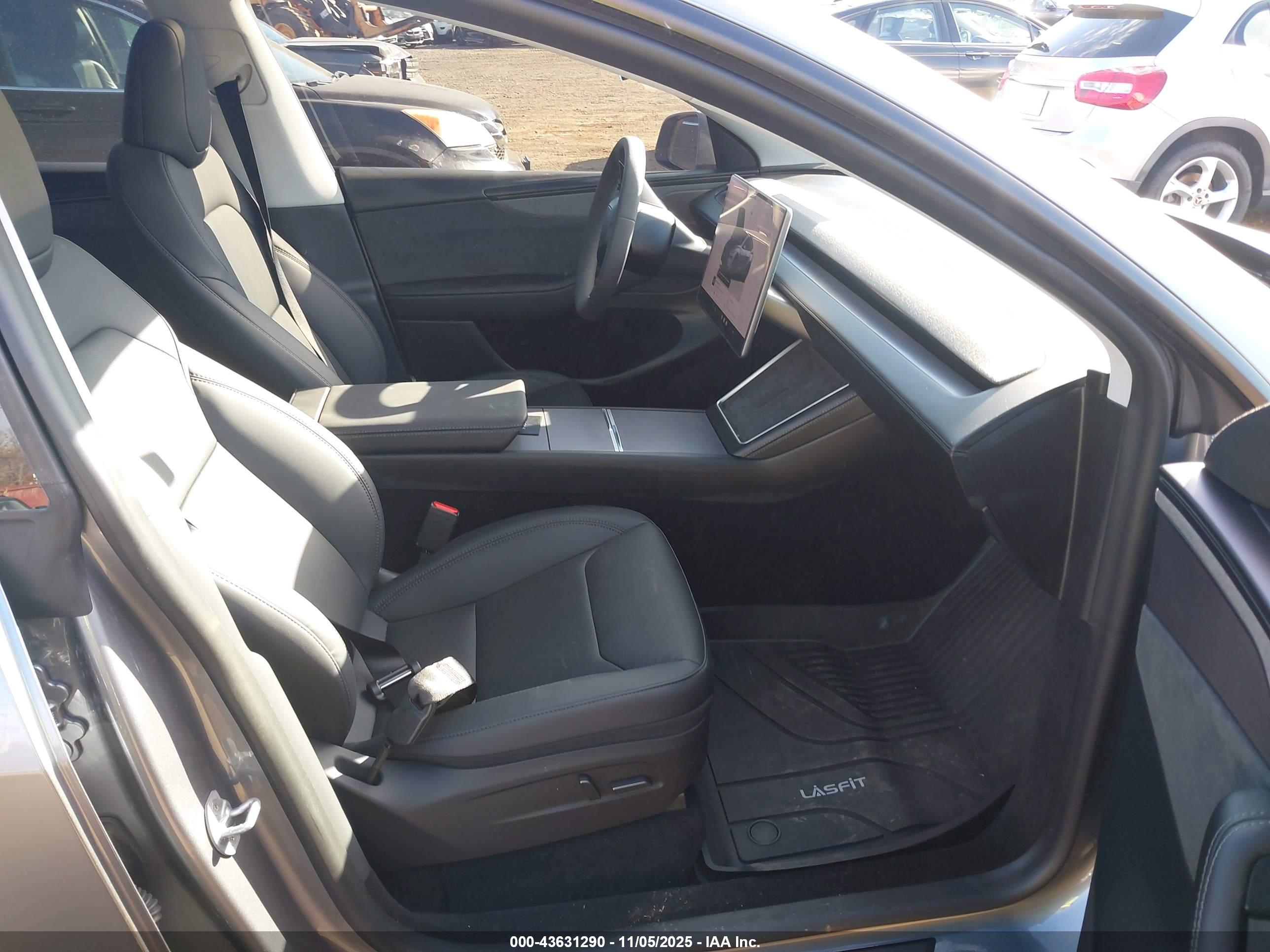 TESLA MODEL image 5