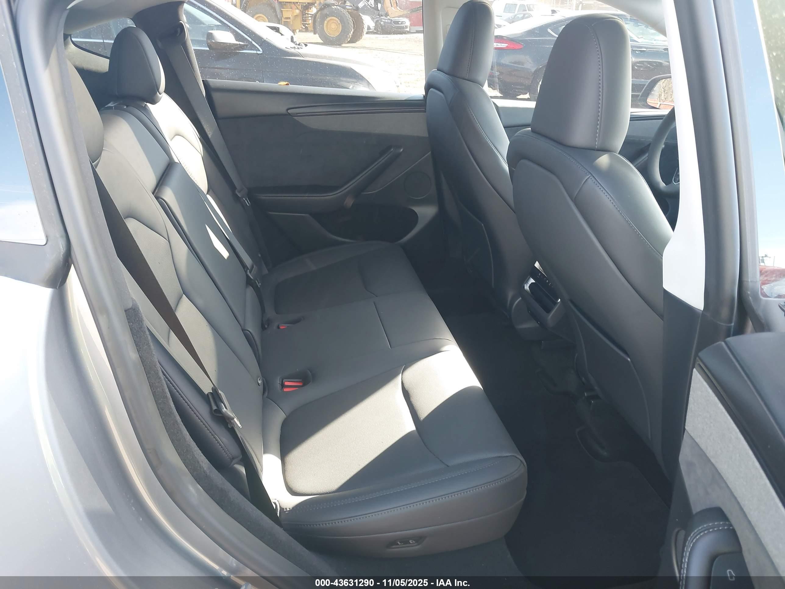 TESLA MODEL image 8