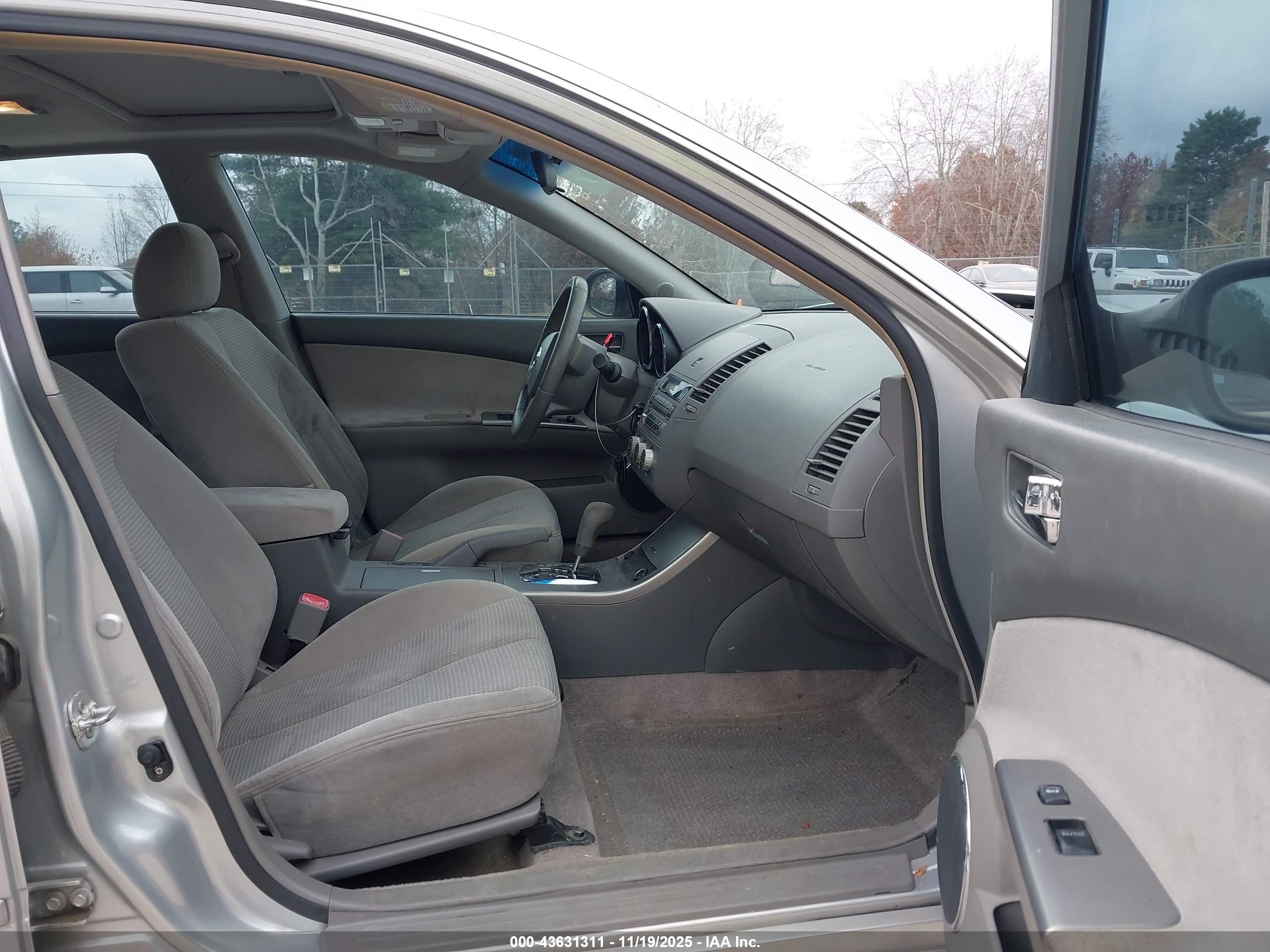 NISSAN ALTIMA image 5