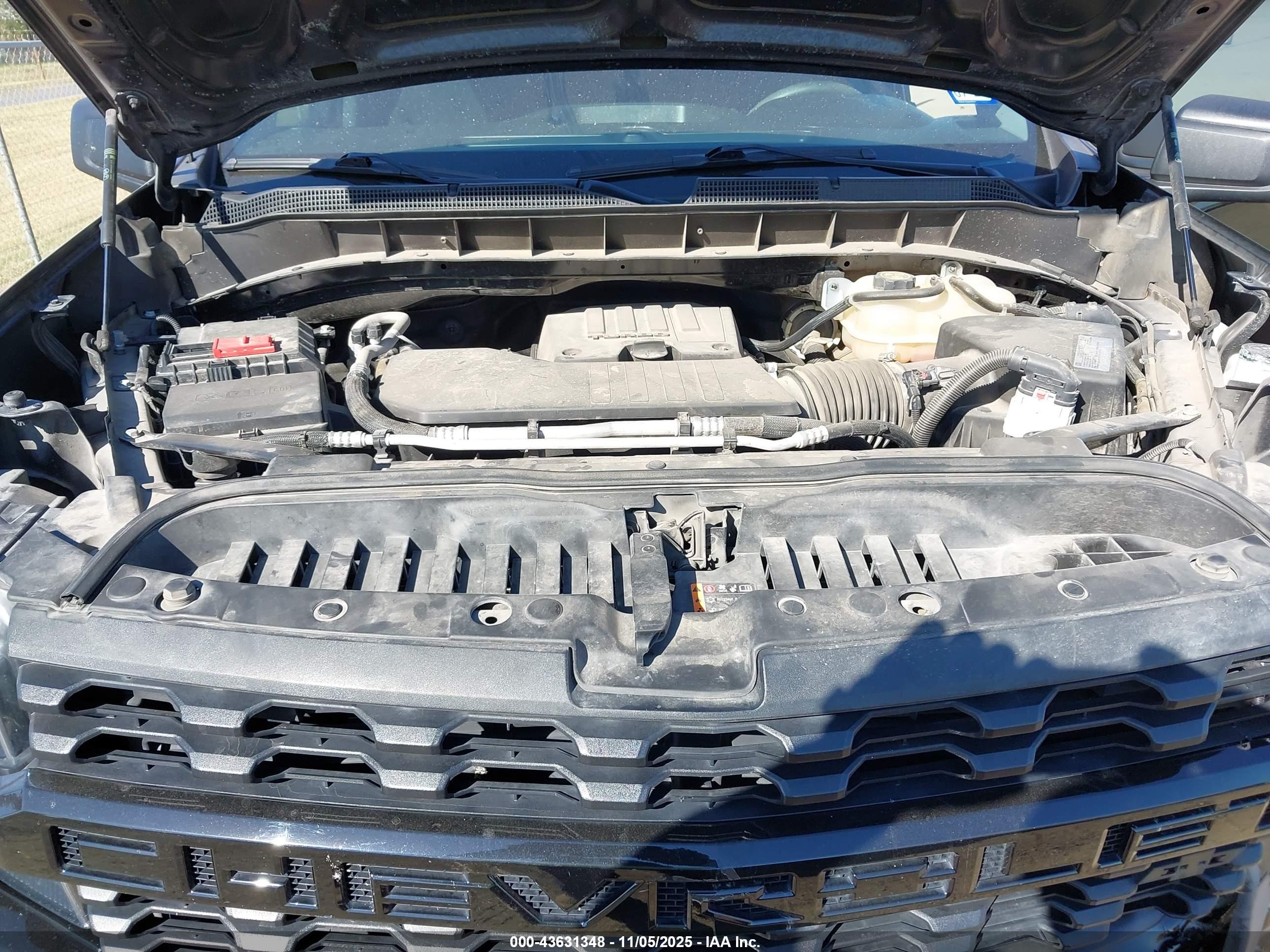 CHEVROLET SILVERADO image 10
