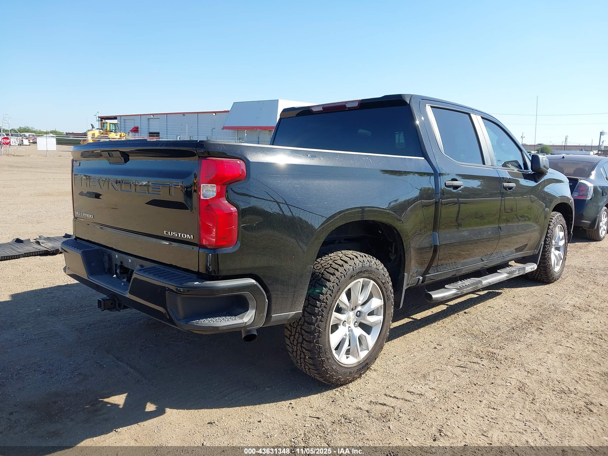 CHEVROLET SILVERADO image 4