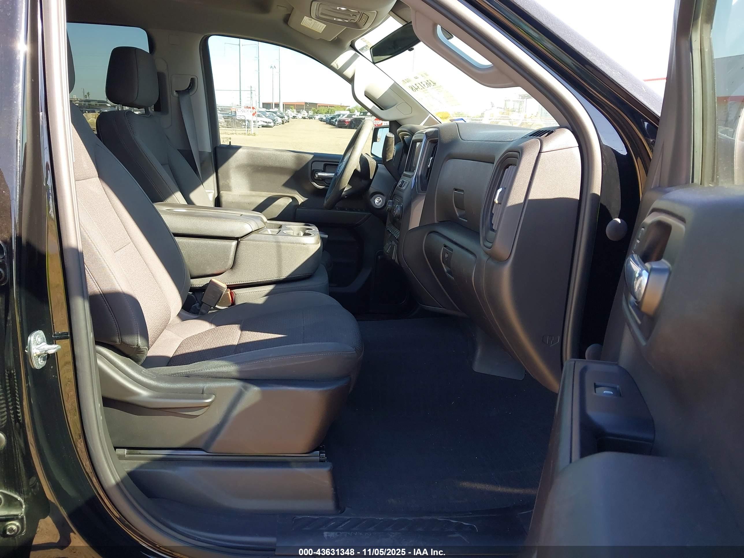 CHEVROLET SILVERADO image 5