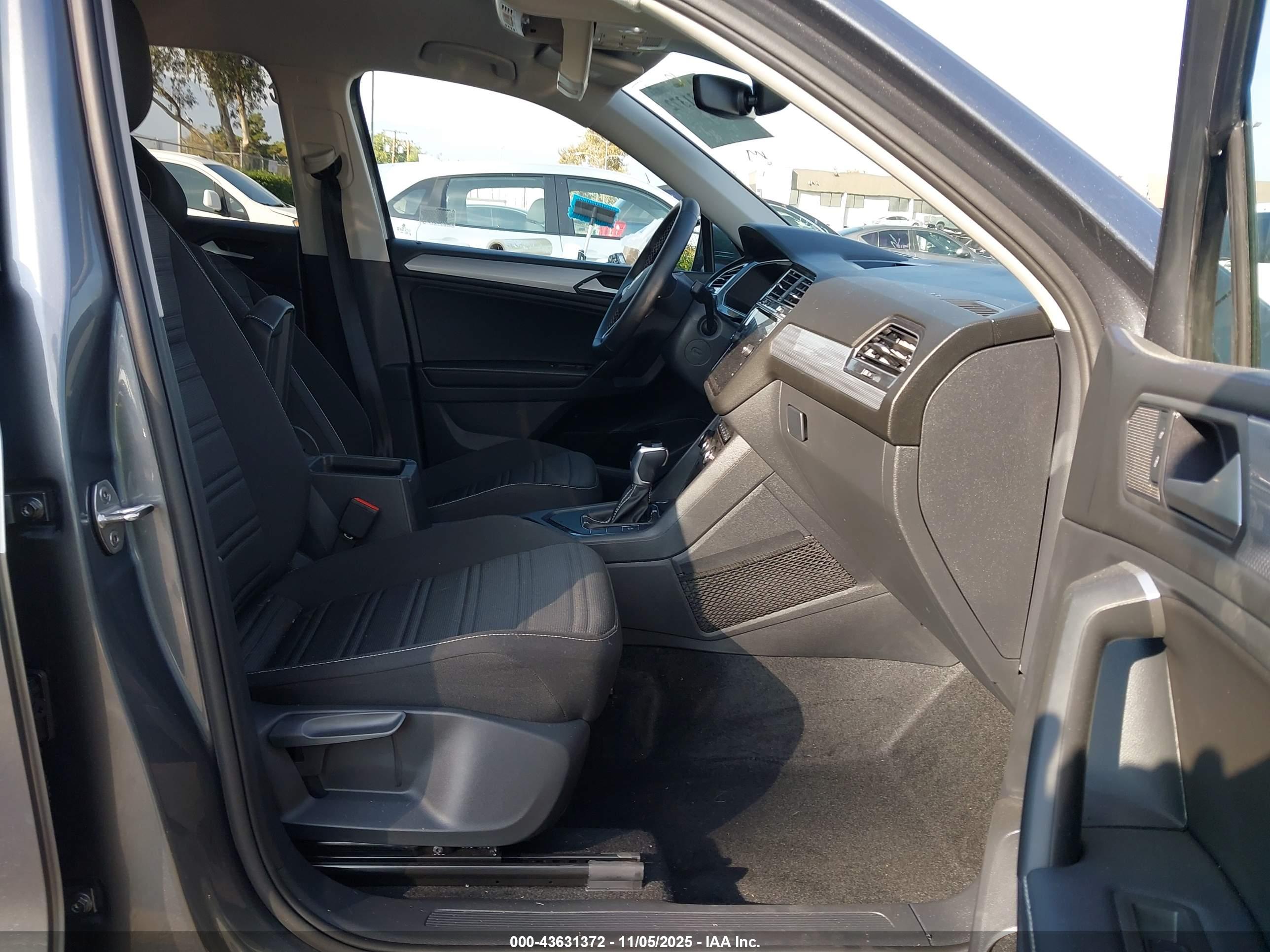 VOLKSWAGEN TIGUAN image 5