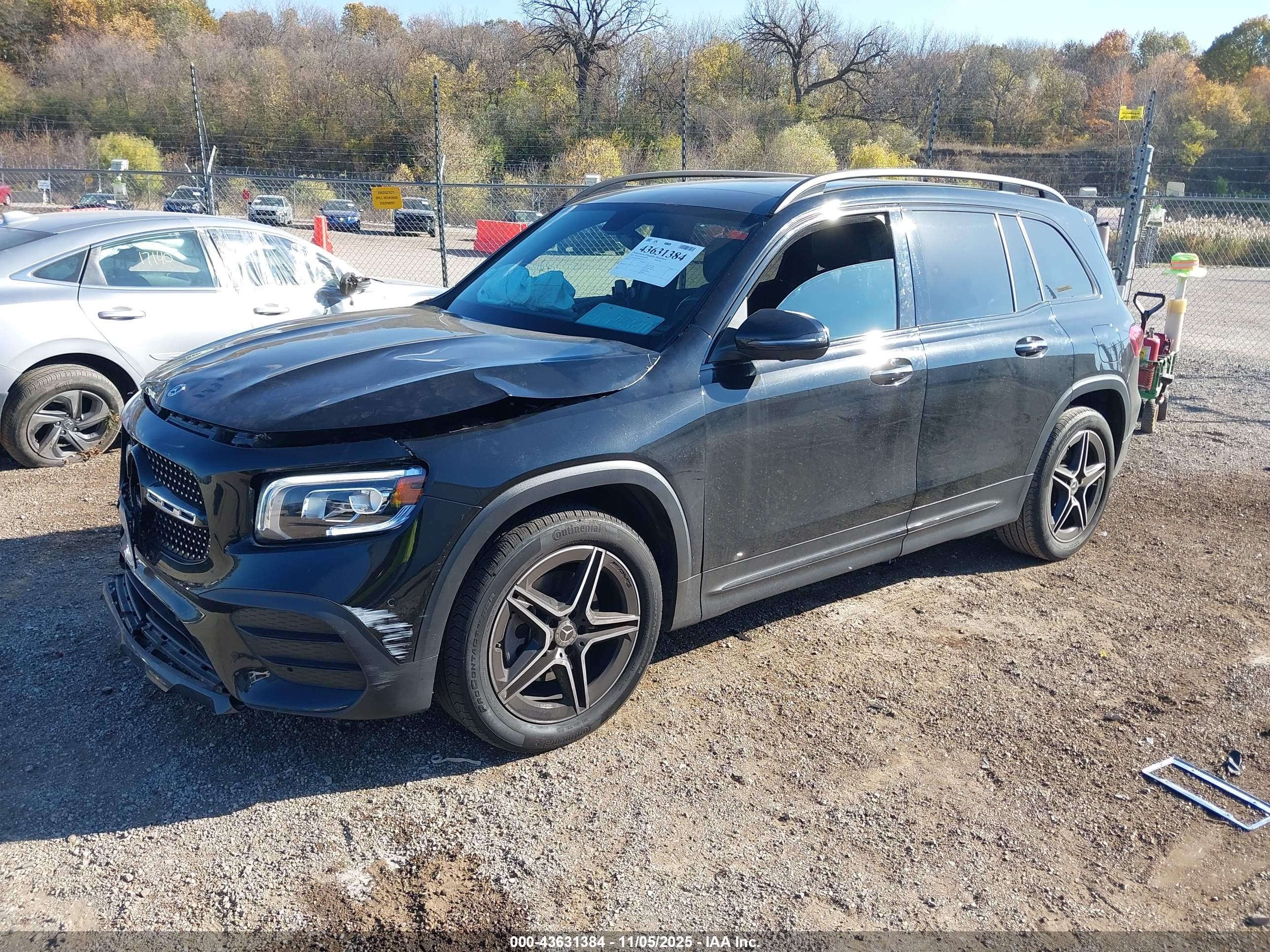 MERCEDES-BENZ GLB image 2