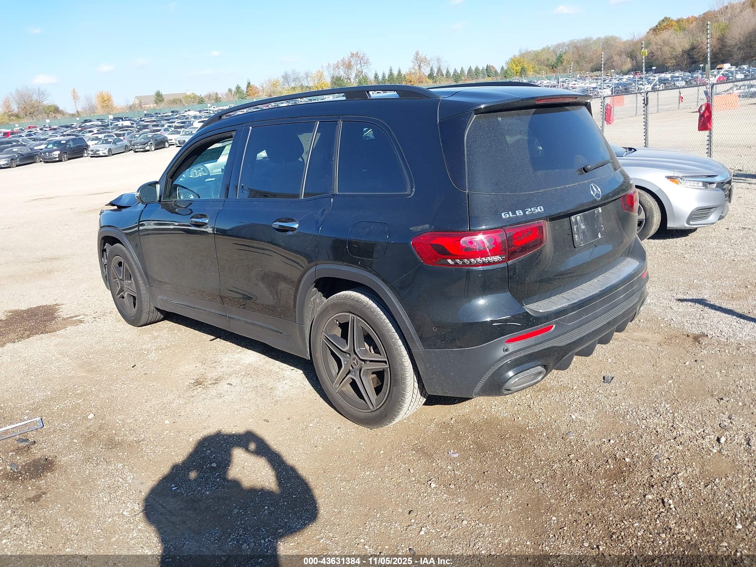 MERCEDES-BENZ GLB image 3
