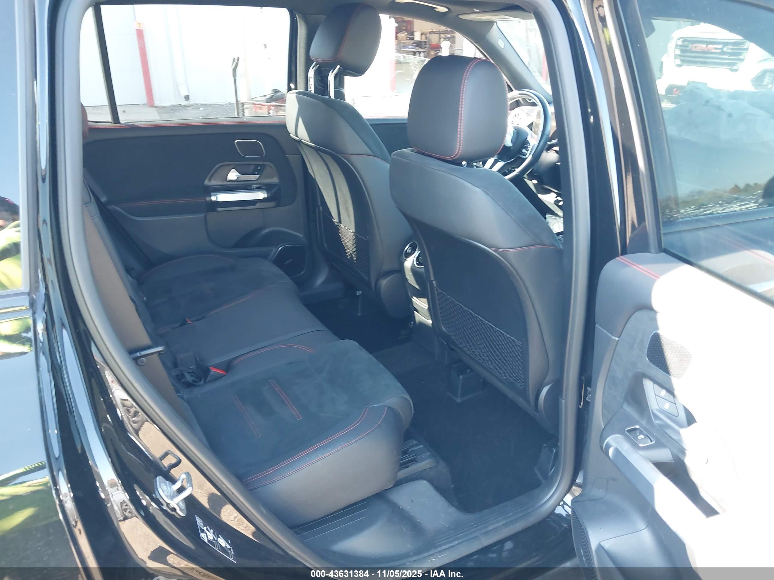 MERCEDES-BENZ GLB image 8