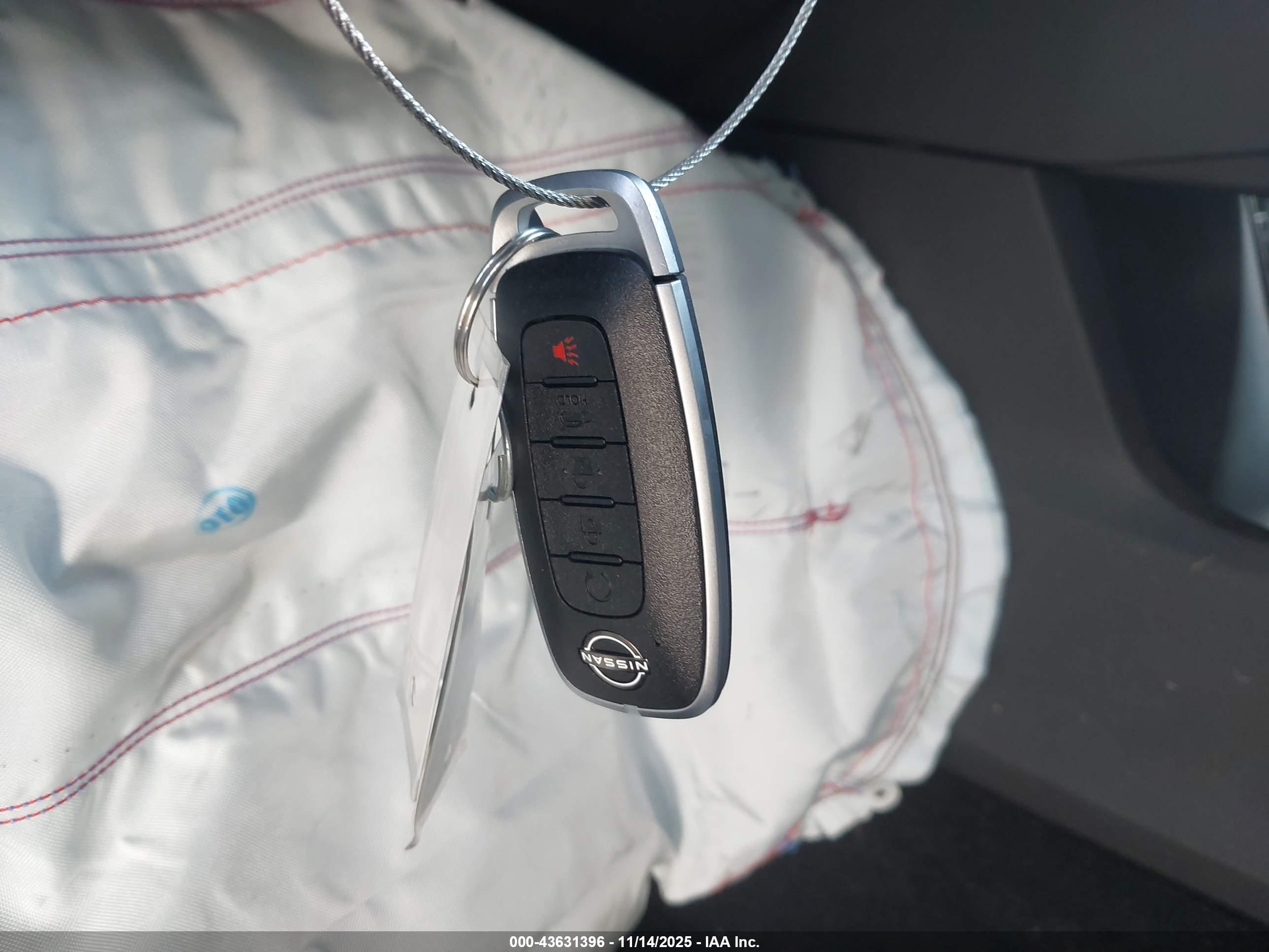 NISSAN ROGUE image 11
