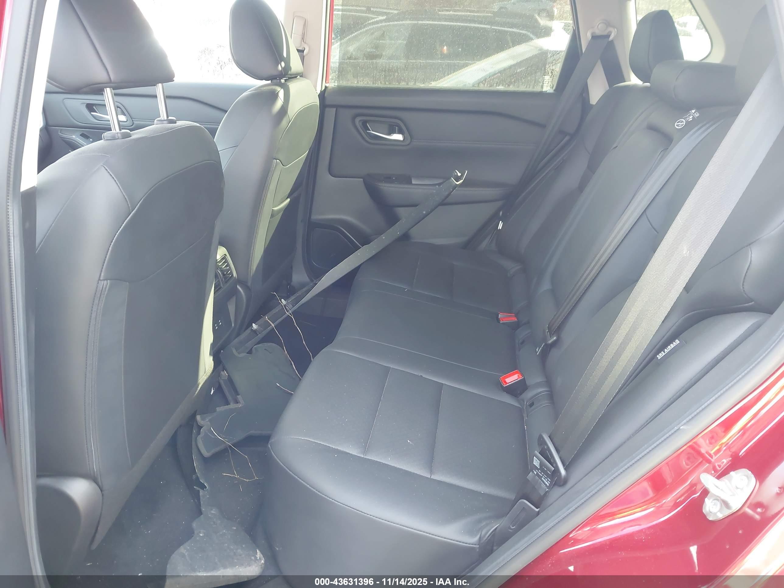 NISSAN ROGUE image 8