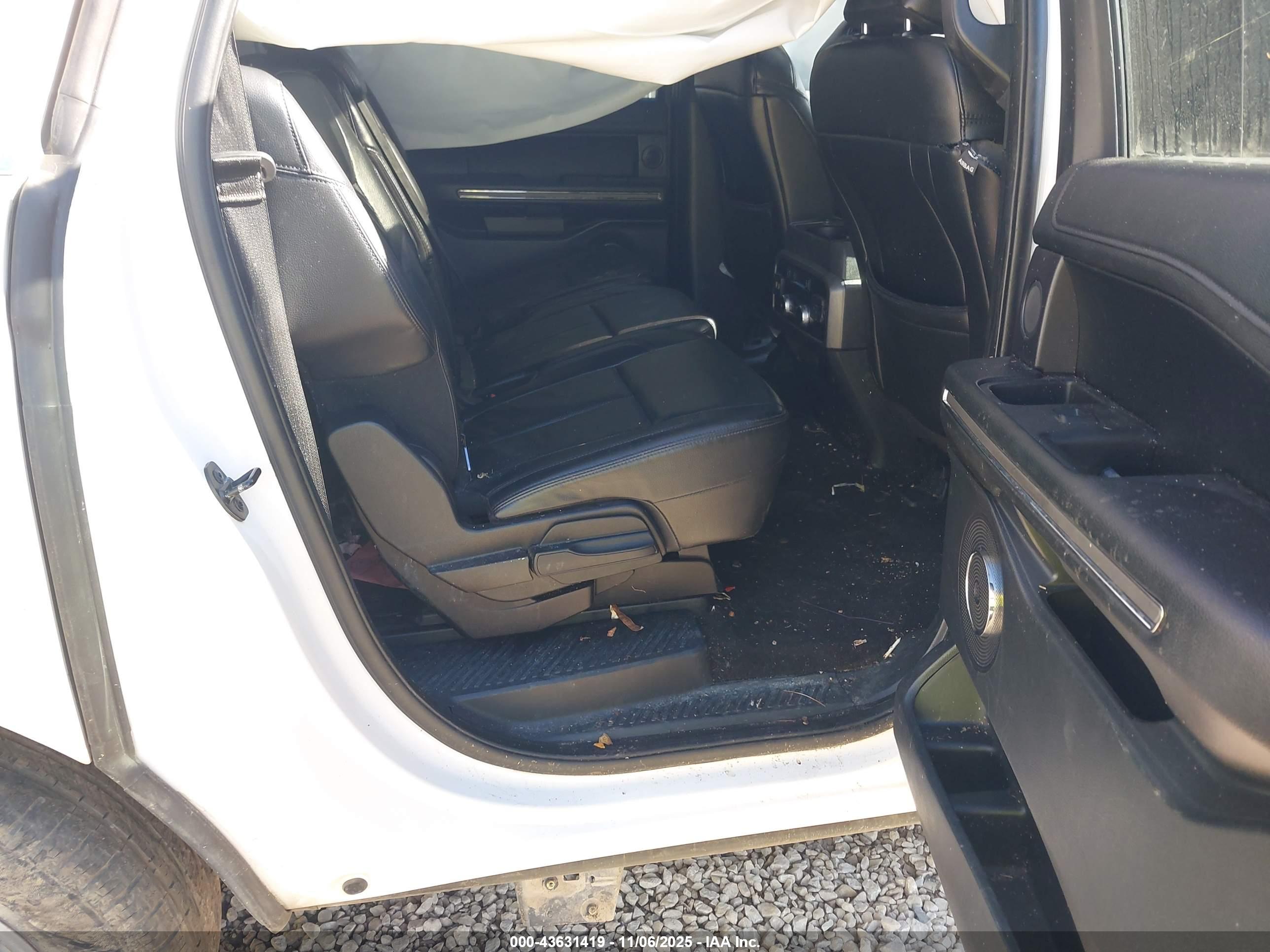 FORD EXPEDITION image 8