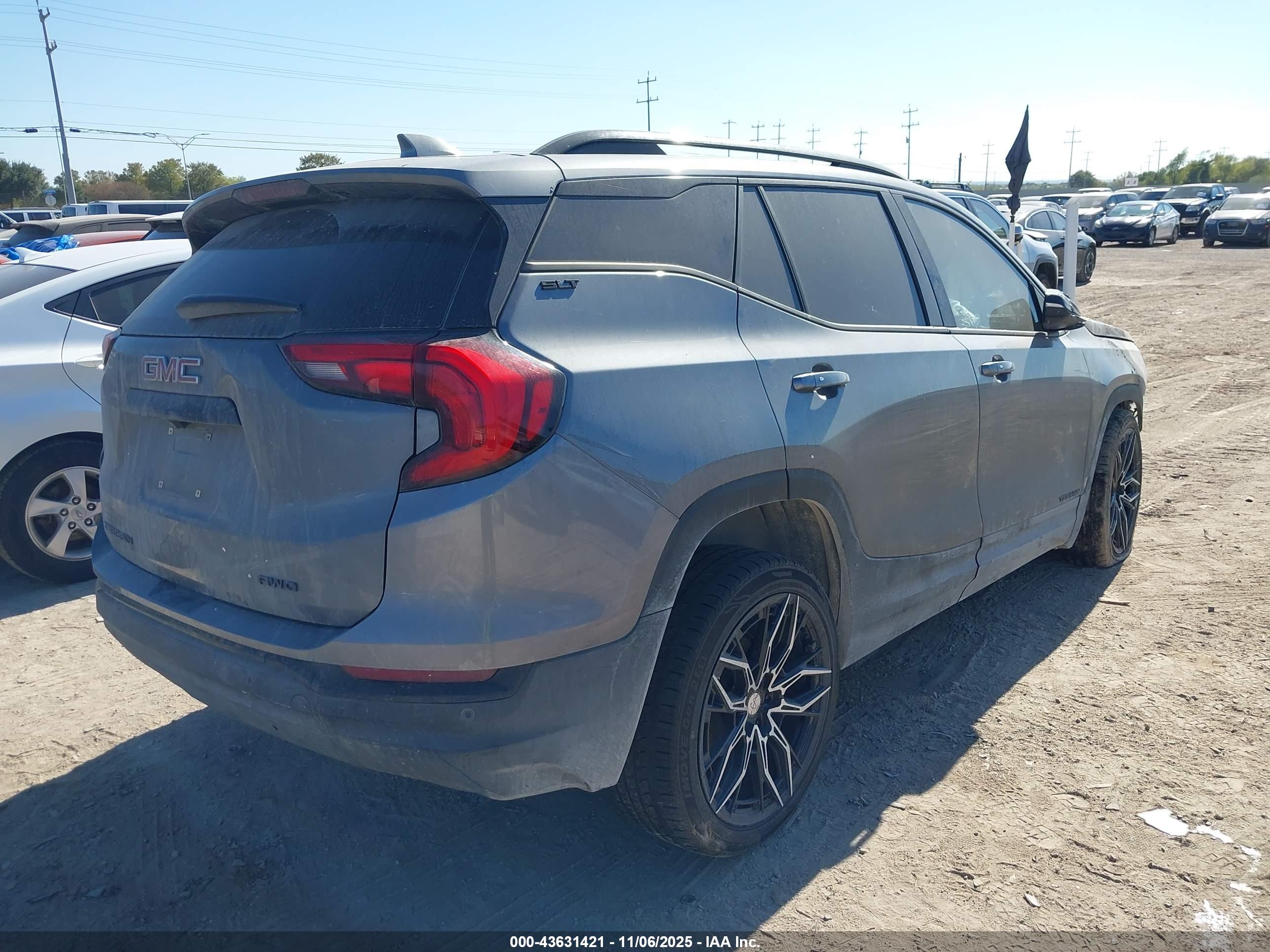 GMC TERRAIN image 4