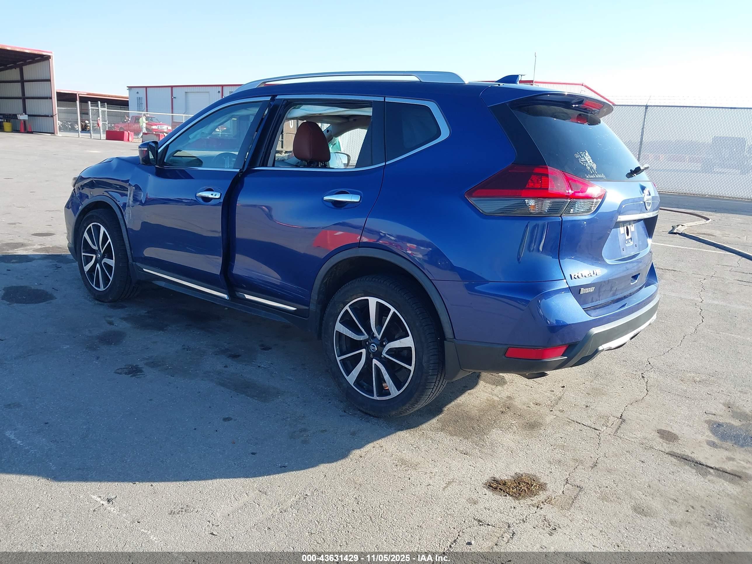 NISSAN ROGUE image 3