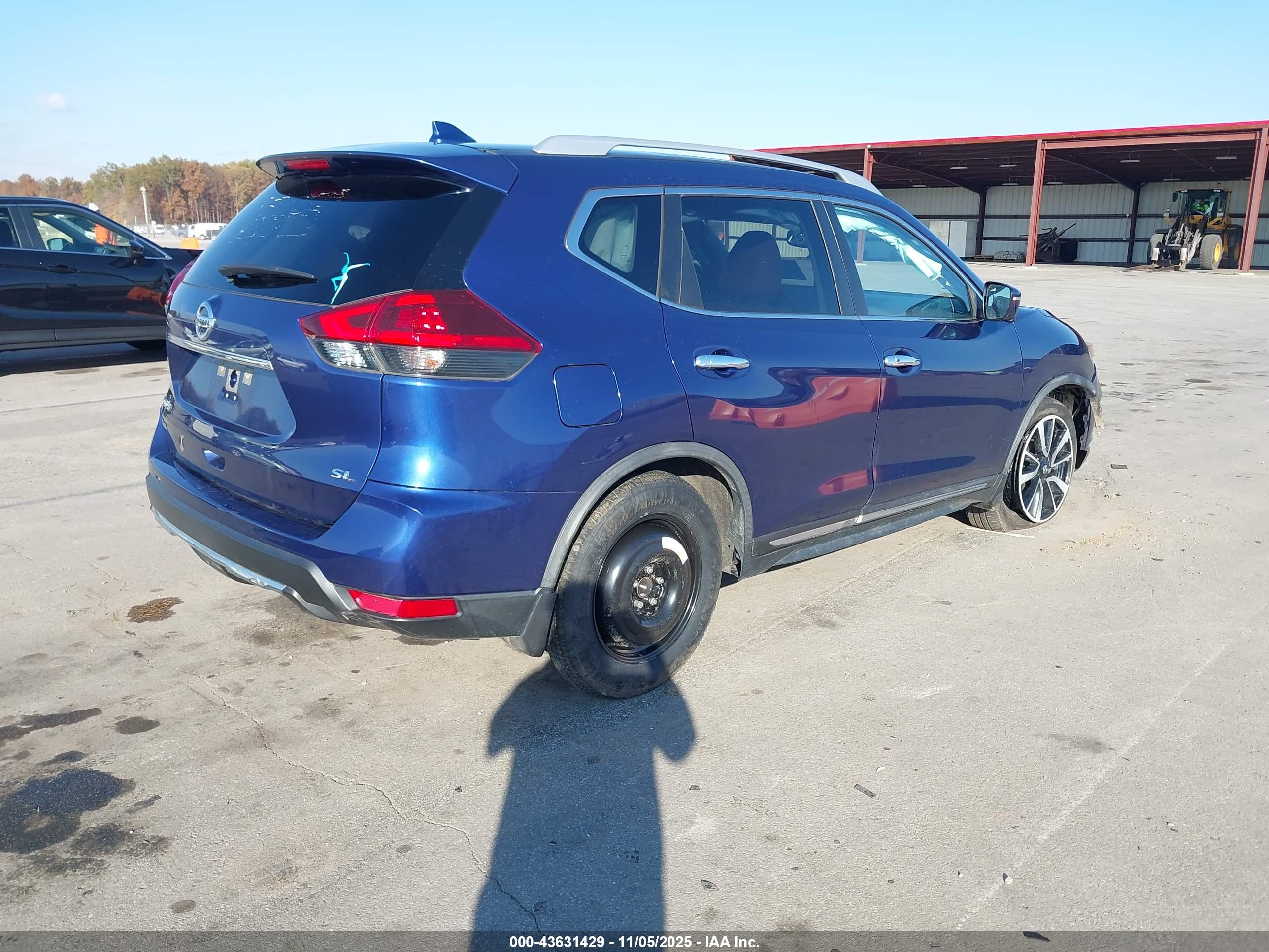 NISSAN ROGUE image 4