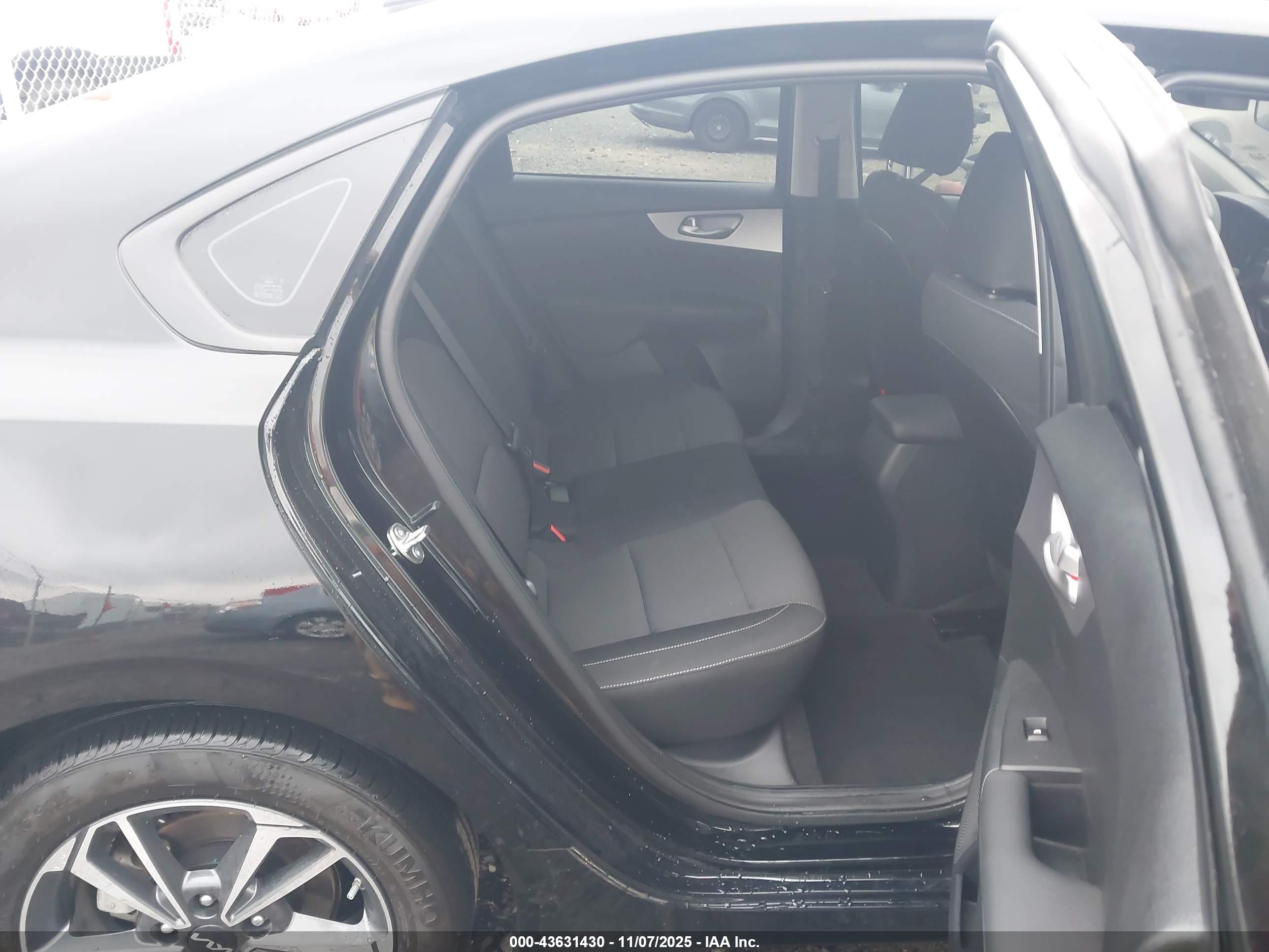 KIA FORTE image 8