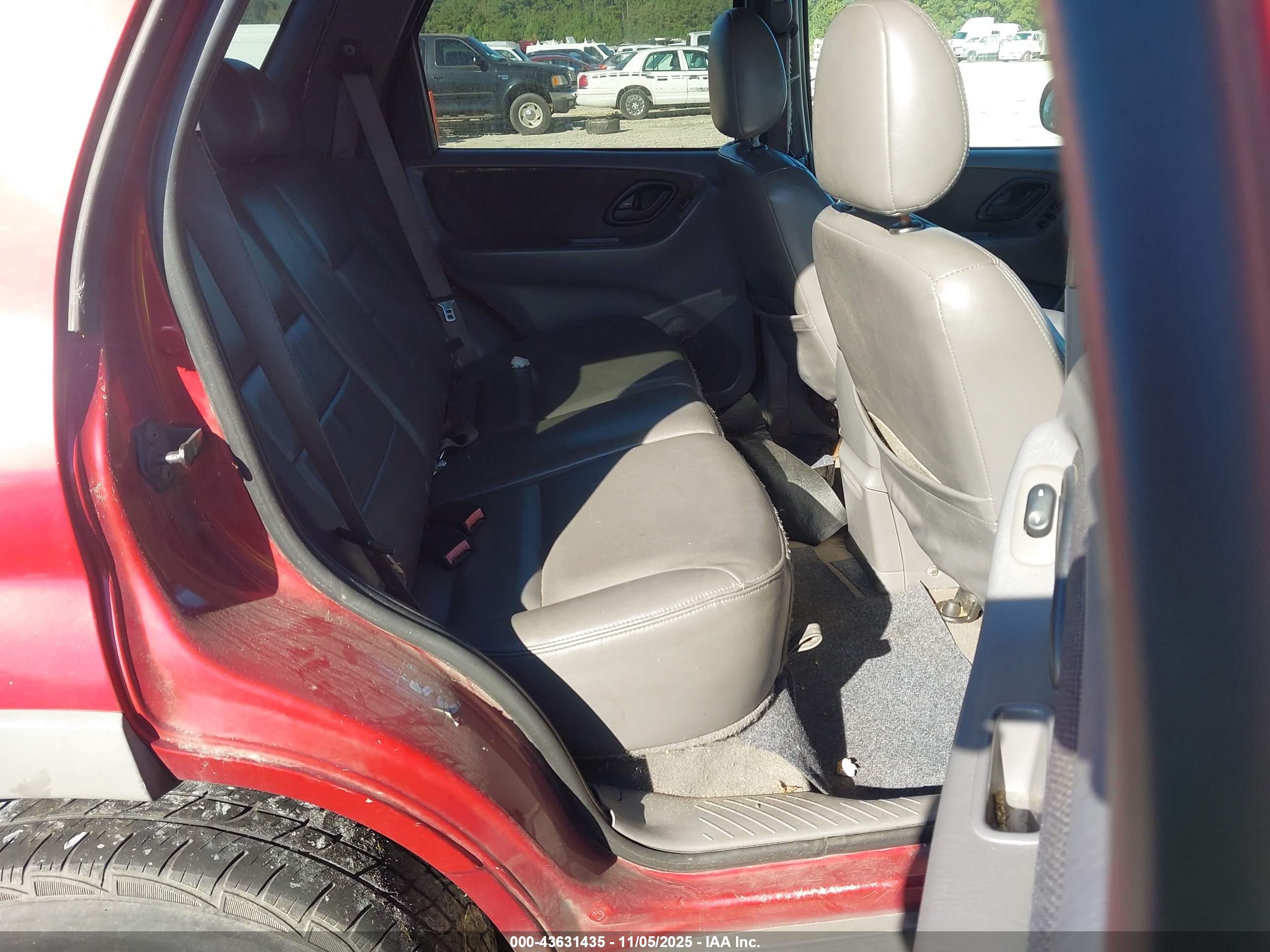 FORD ESCAPE image 8