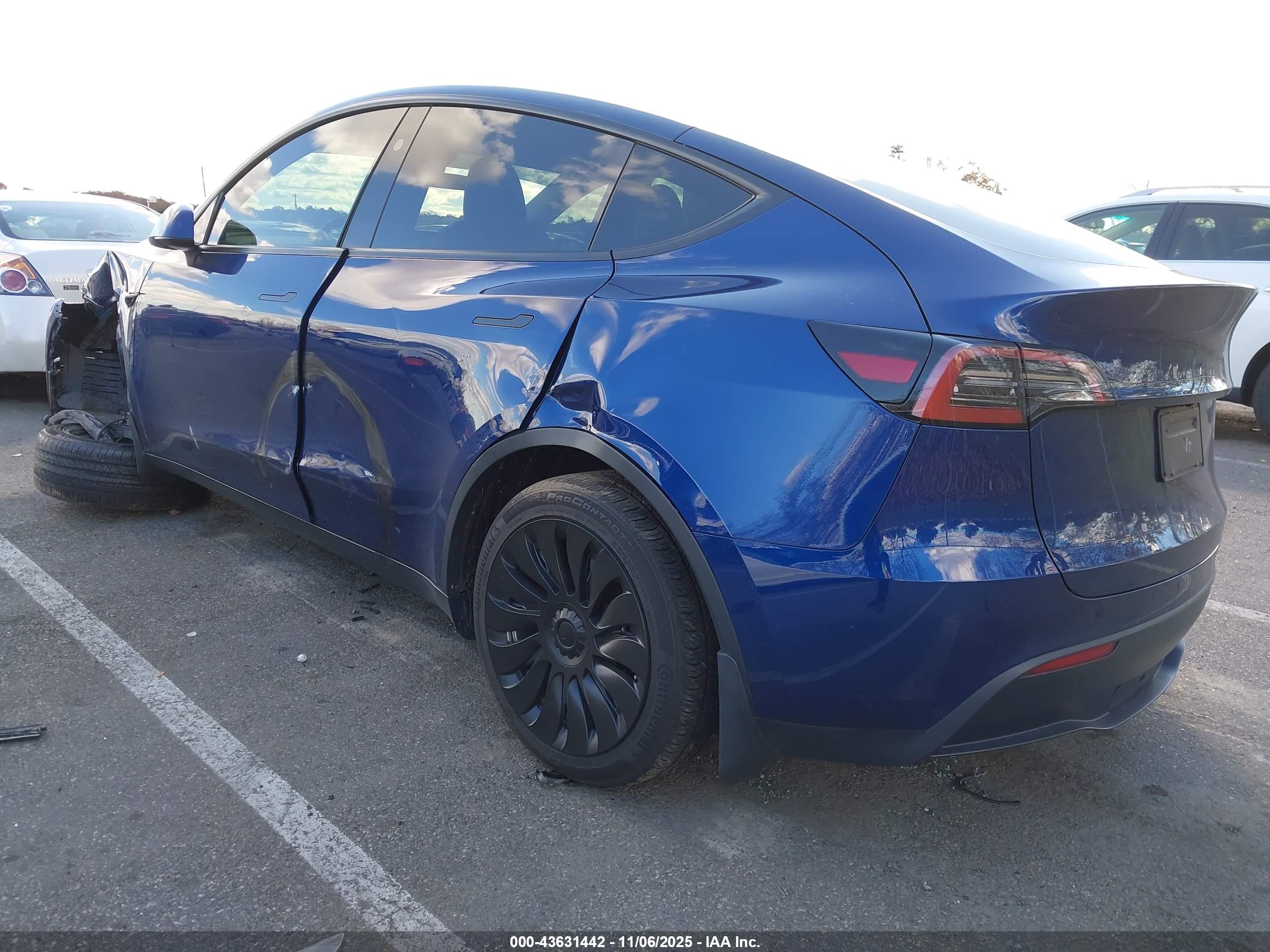 TESLA MODEL image 3