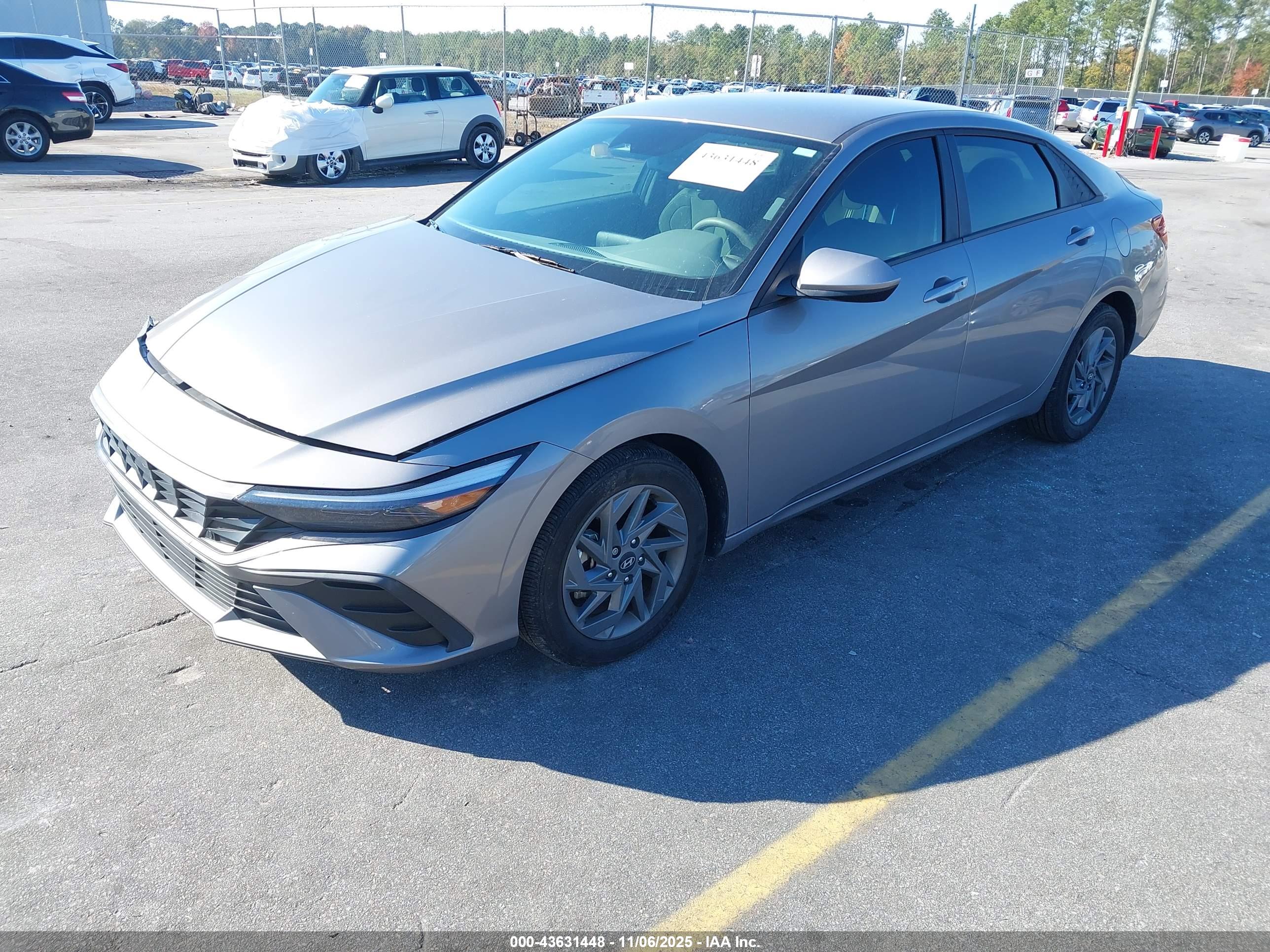 HYUNDAI ELANTRA image 2