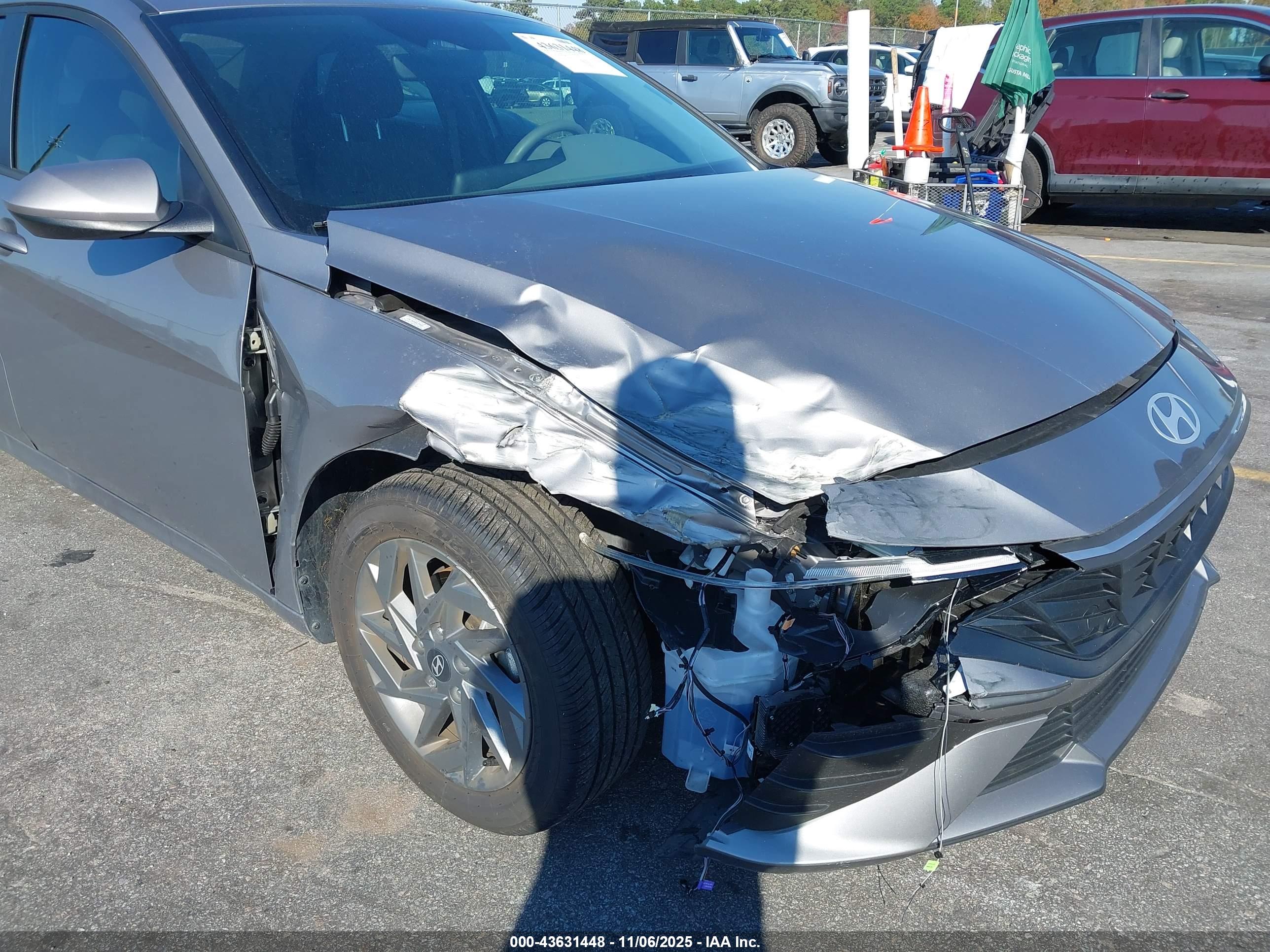 HYUNDAI ELANTRA image 6