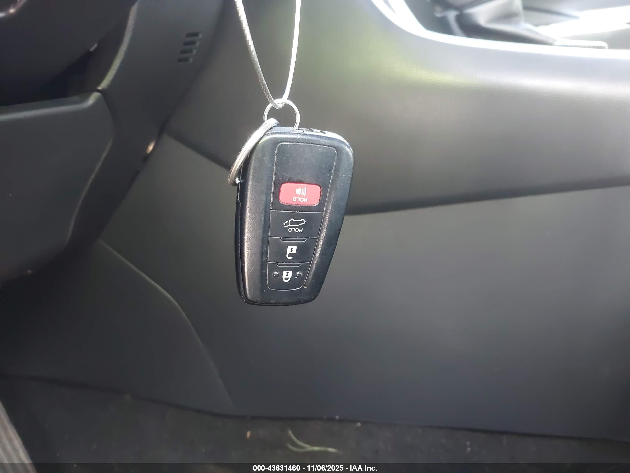 TOYOTA RAV4 image 11