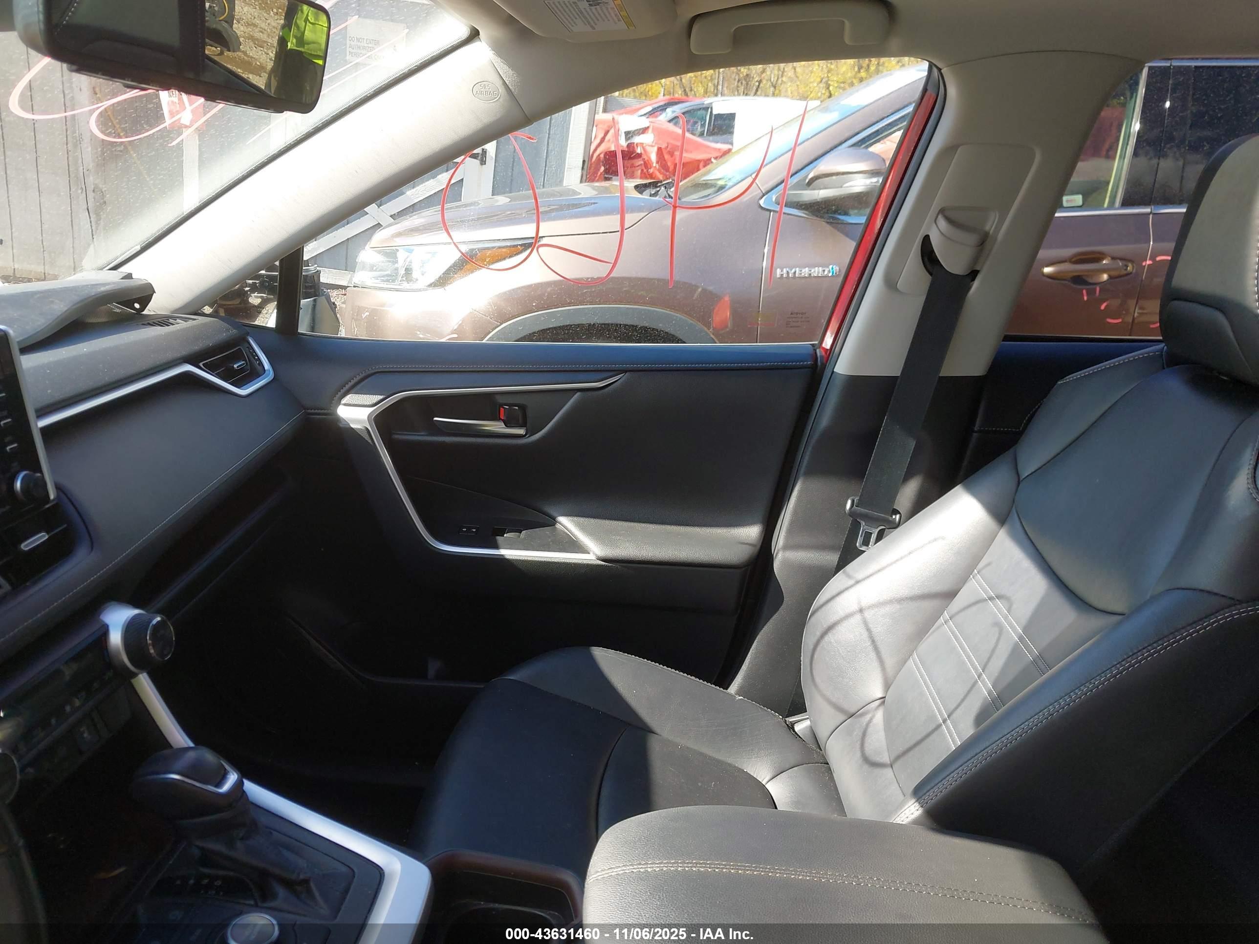TOYOTA RAV4 image 5